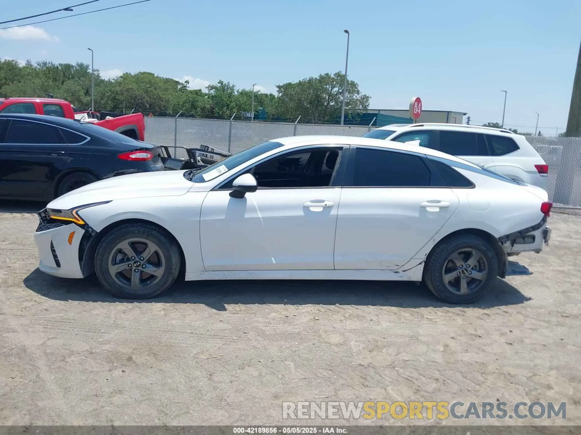 14 fotografías del automóvil dañado 5XXG14J26MG054961 KIA K5 2021