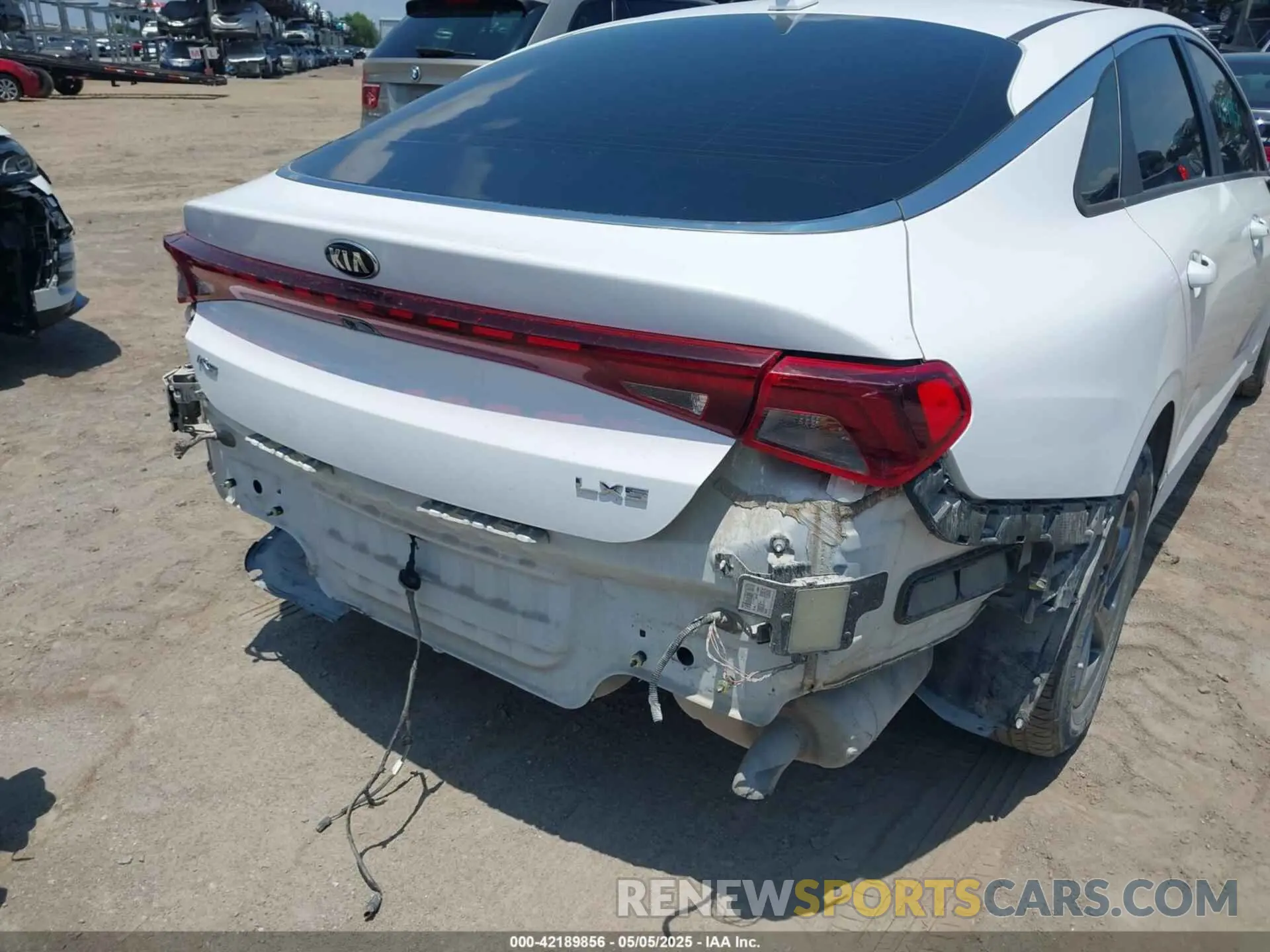 17 fotografías del automóvil dañado 5XXG14J26MG054961 KIA K5 2021