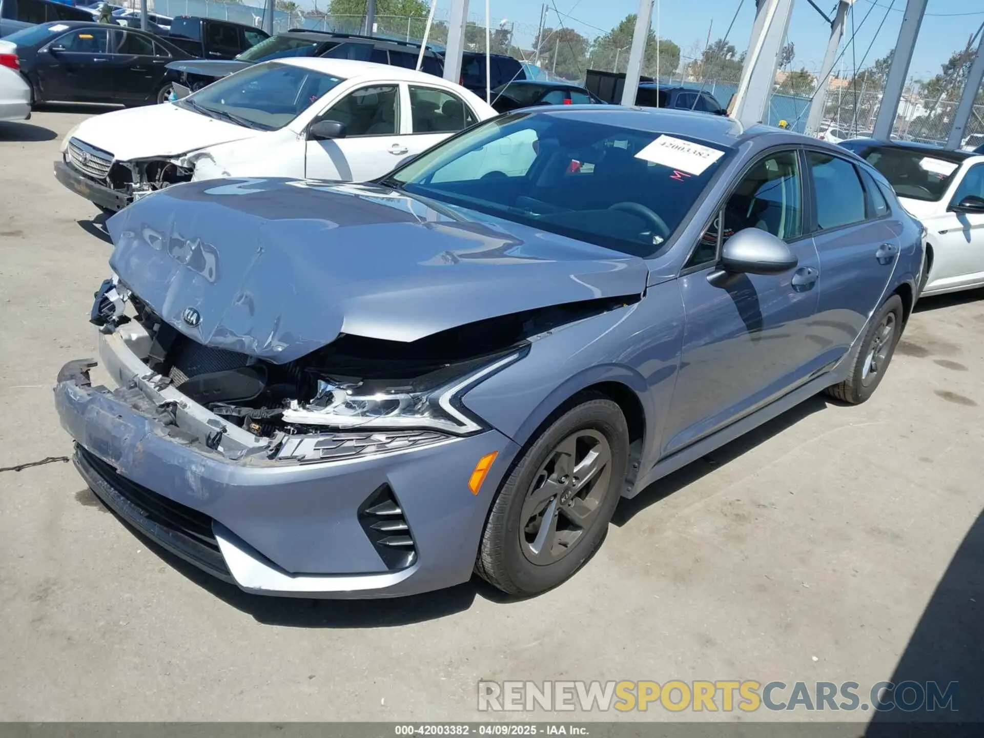 2 fotografías del automóvil dañado 5XXG14J26MG057794 KIA K5 2021