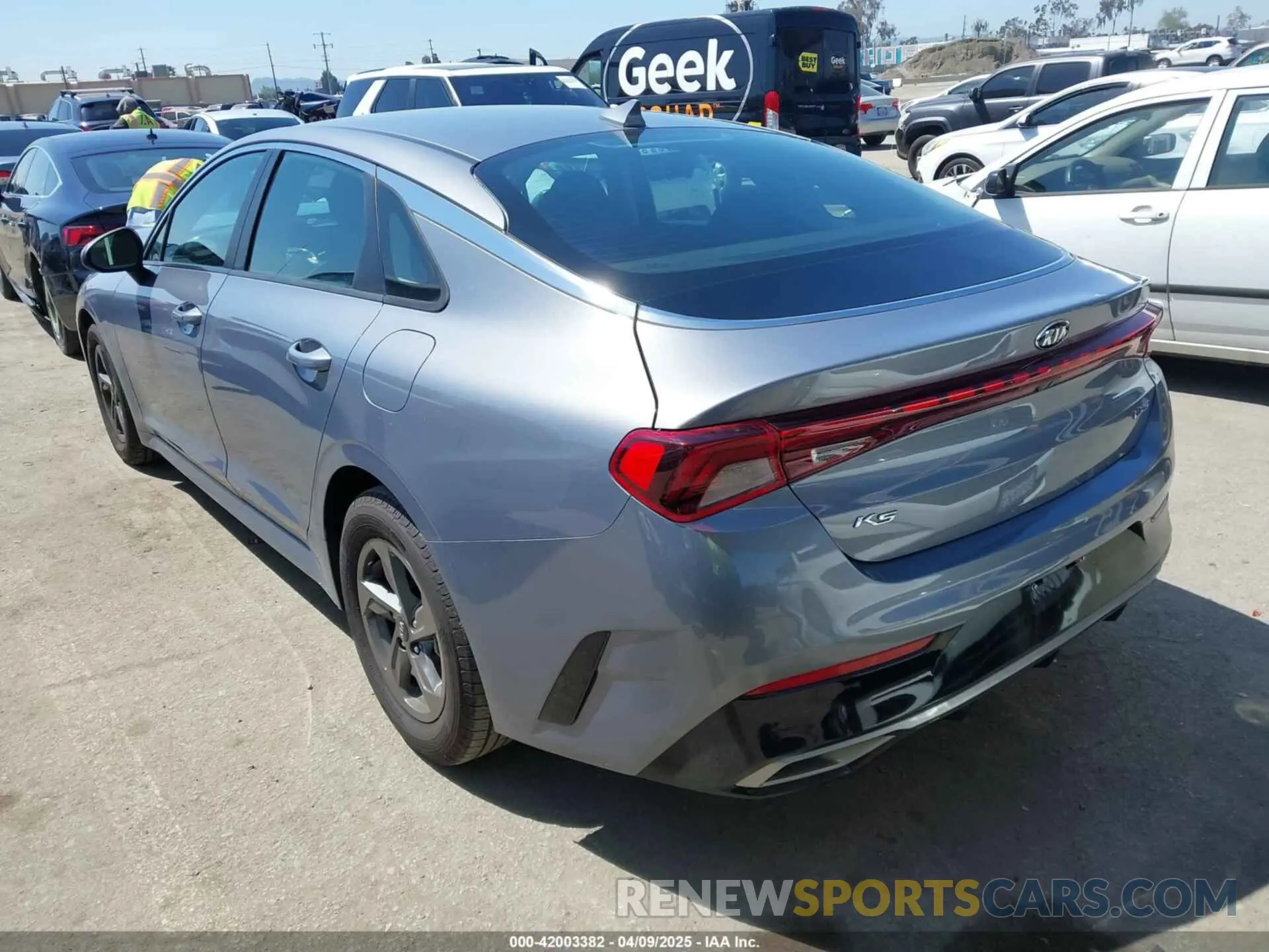3 fotografías del automóvil dañado 5XXG14J26MG057794 KIA K5 2021