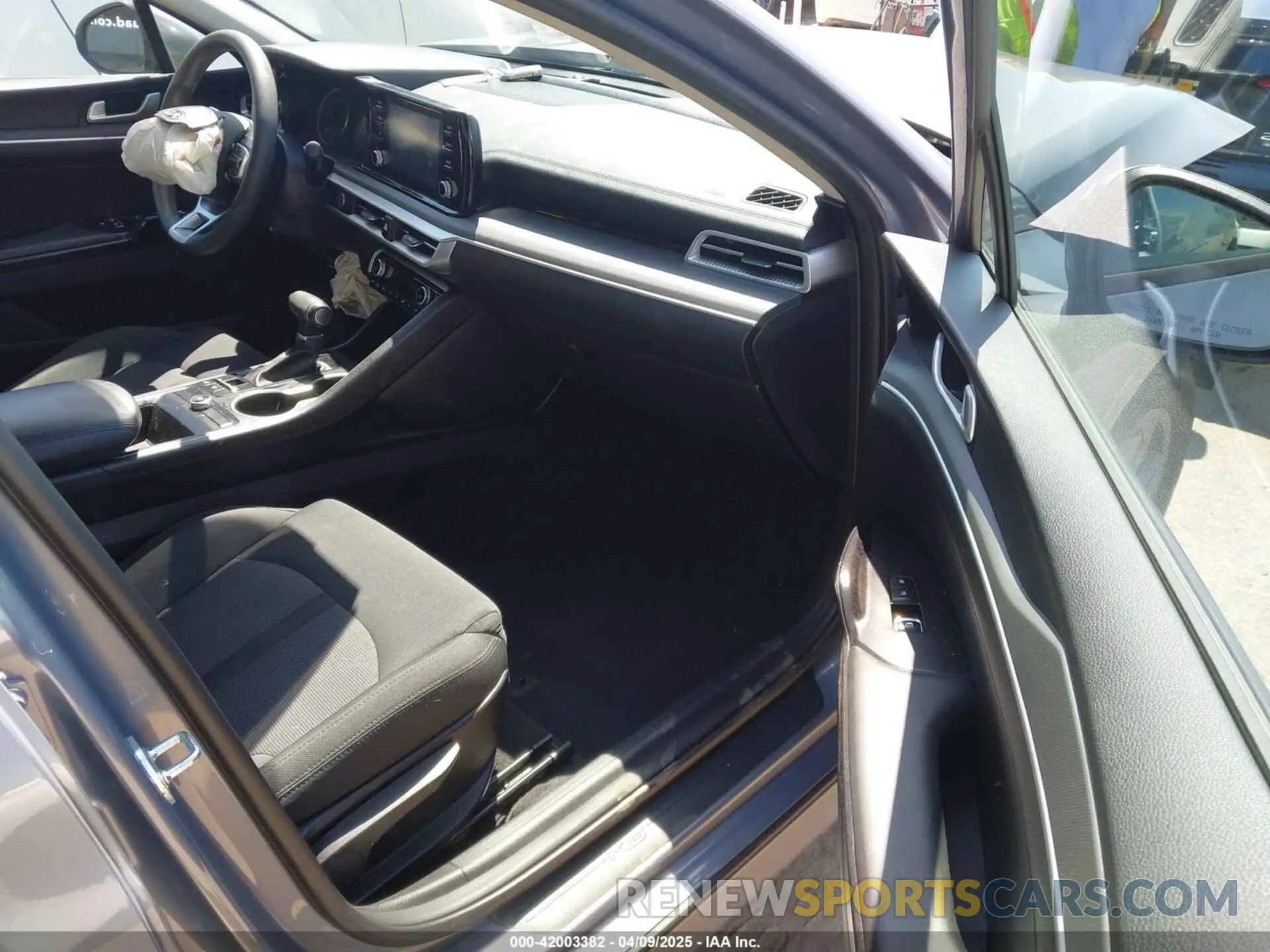 5 fotografías del automóvil dañado 5XXG14J26MG057794 KIA K5 2021