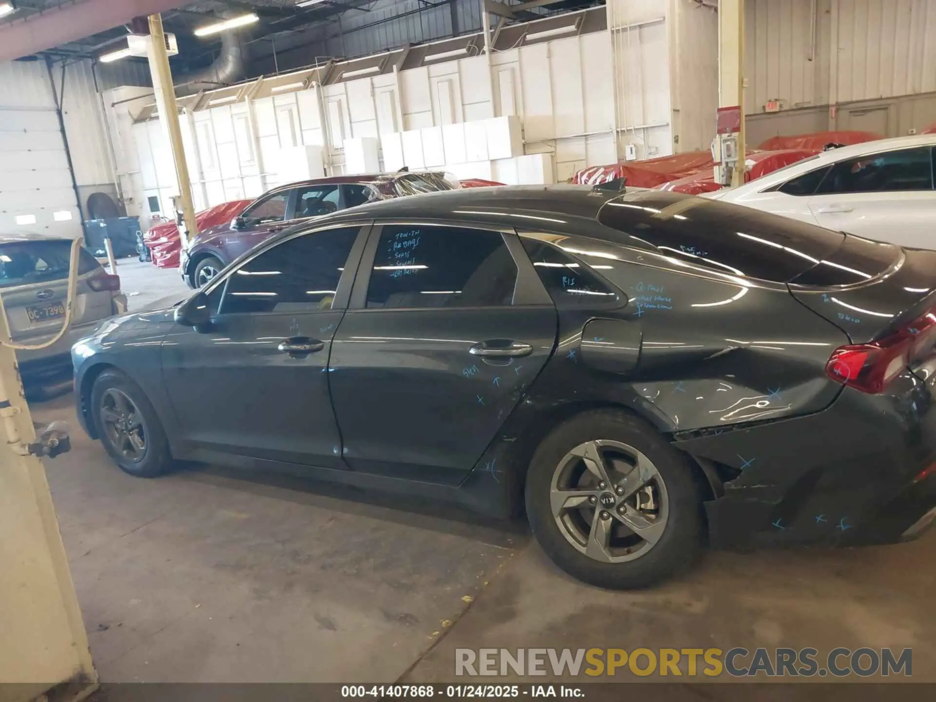 14 fotografías del automóvil dañado 5XXG14J27MG012945 KIA K5 2021