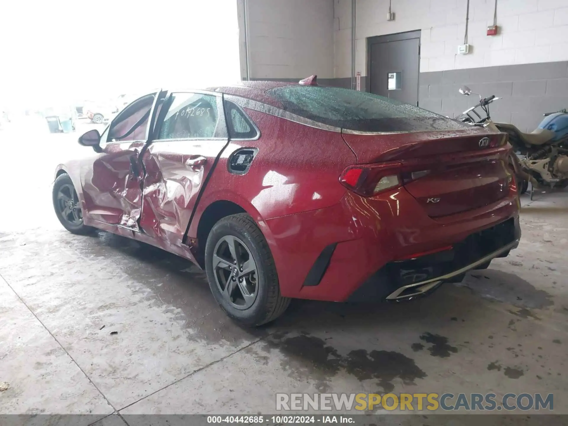 3 fotografías del automóvil dañado 5XXG14J28MG016177 KIA K5 2021