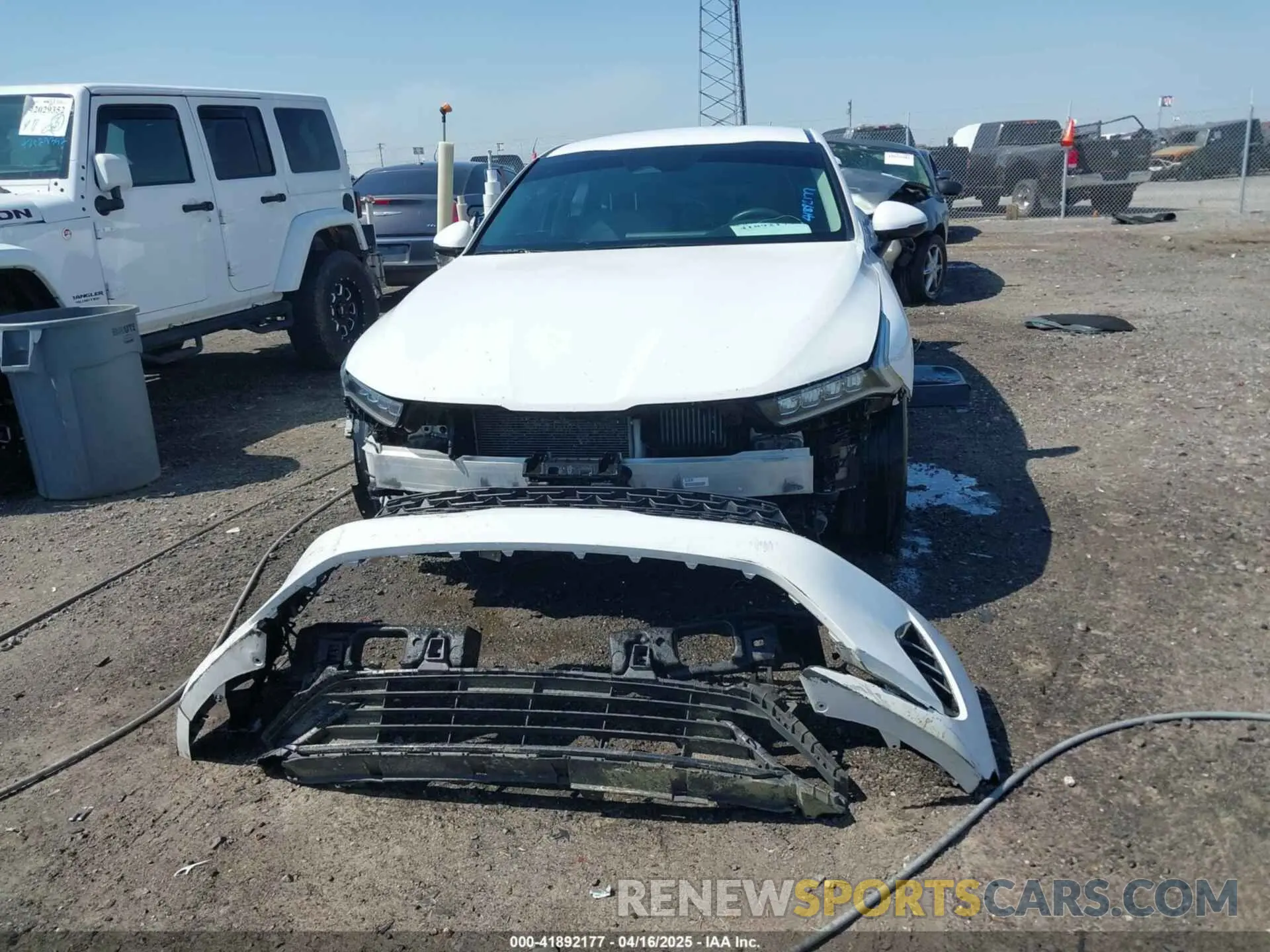 12 fotografías del automóvil dañado 5XXG14J28MG017779 KIA K5 2021