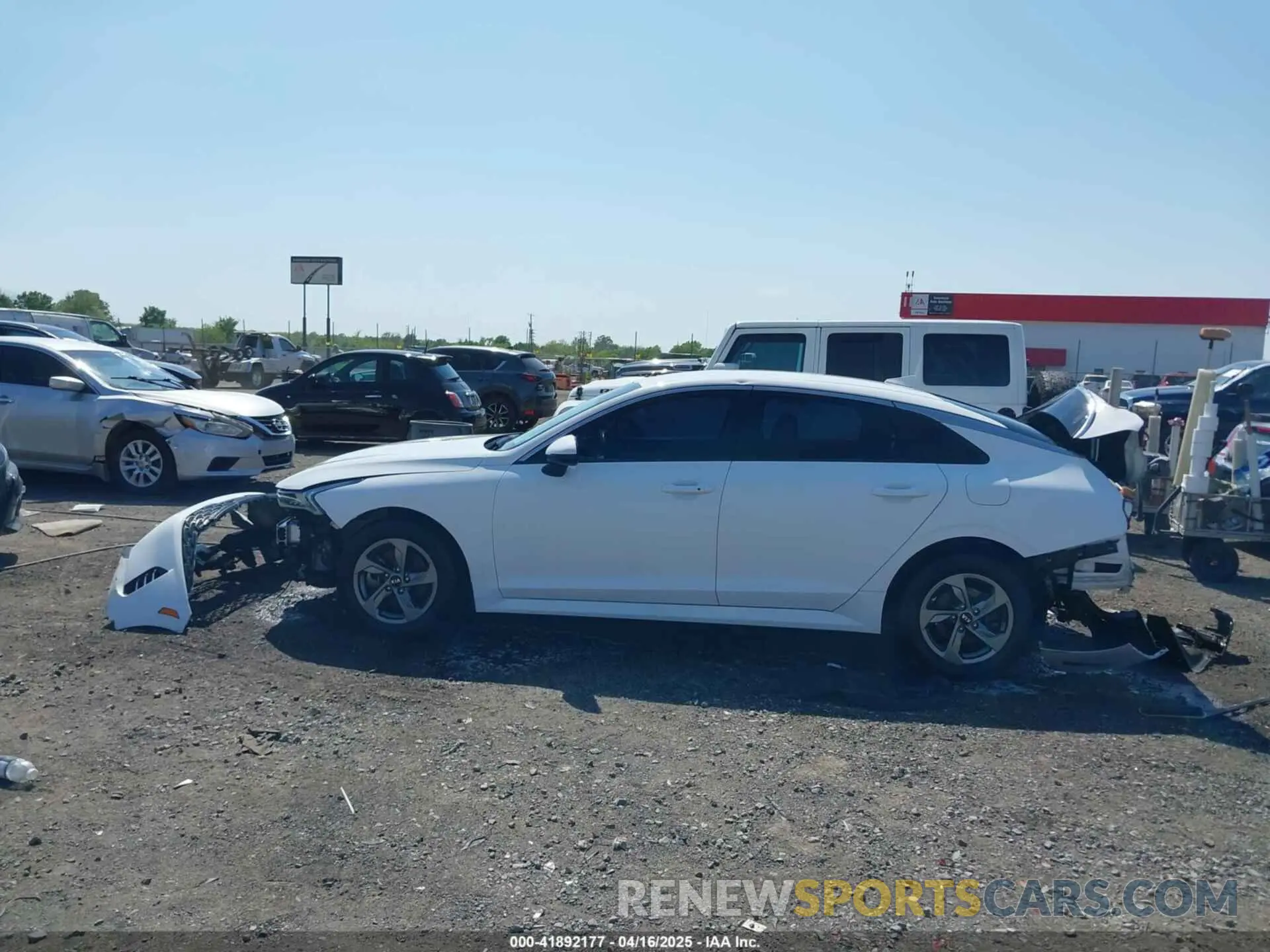 14 fotografías del automóvil dañado 5XXG14J28MG017779 KIA K5 2021