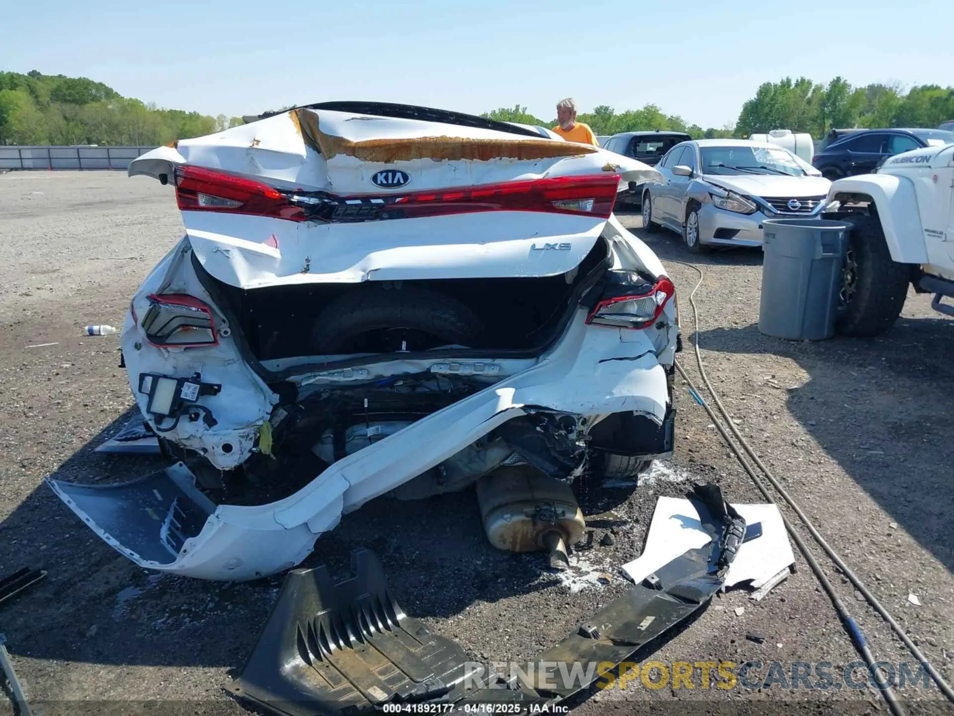 16 fotografías del automóvil dañado 5XXG14J28MG017779 KIA K5 2021