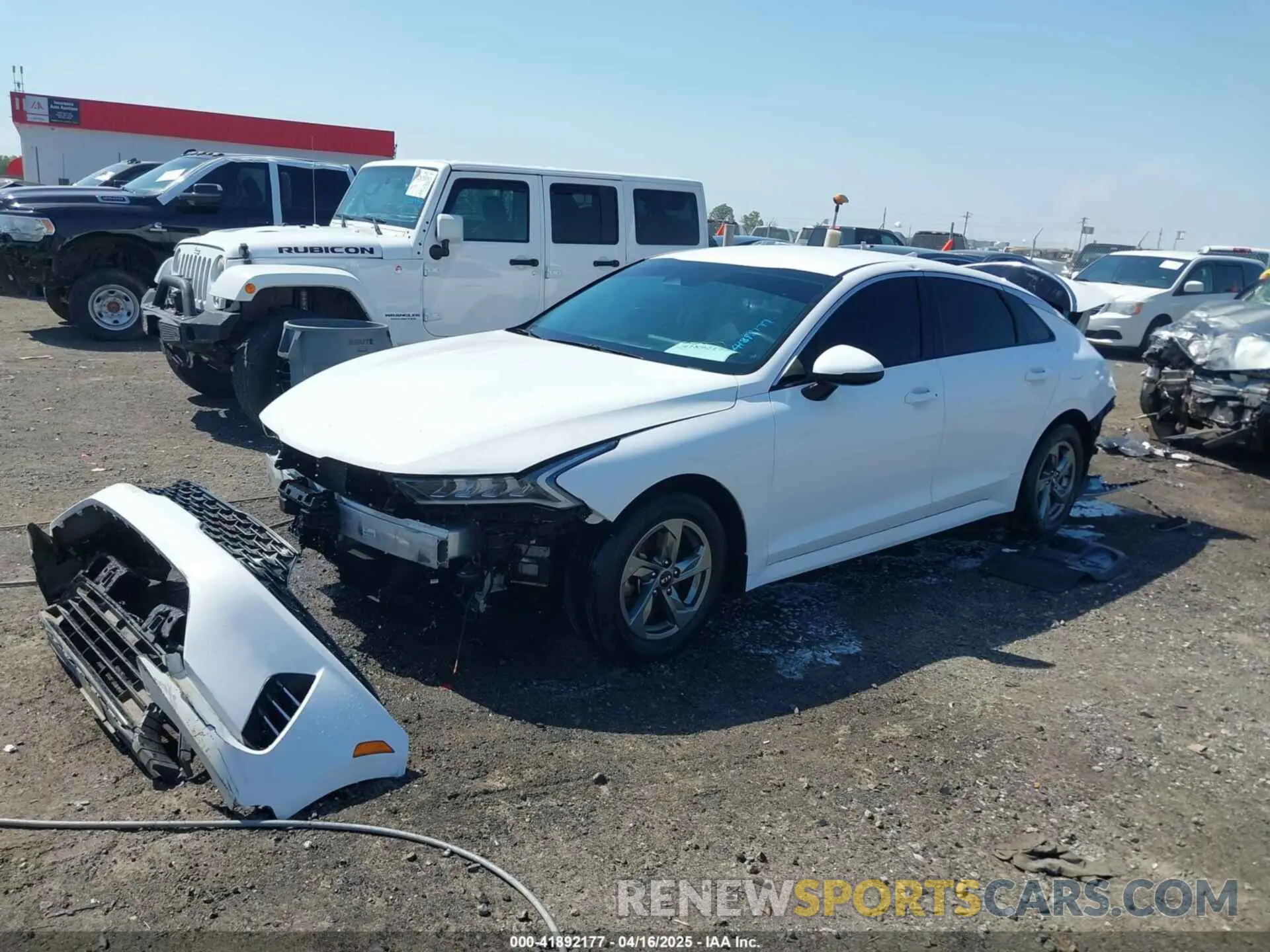 2 fotografías del automóvil dañado 5XXG14J28MG017779 KIA K5 2021
