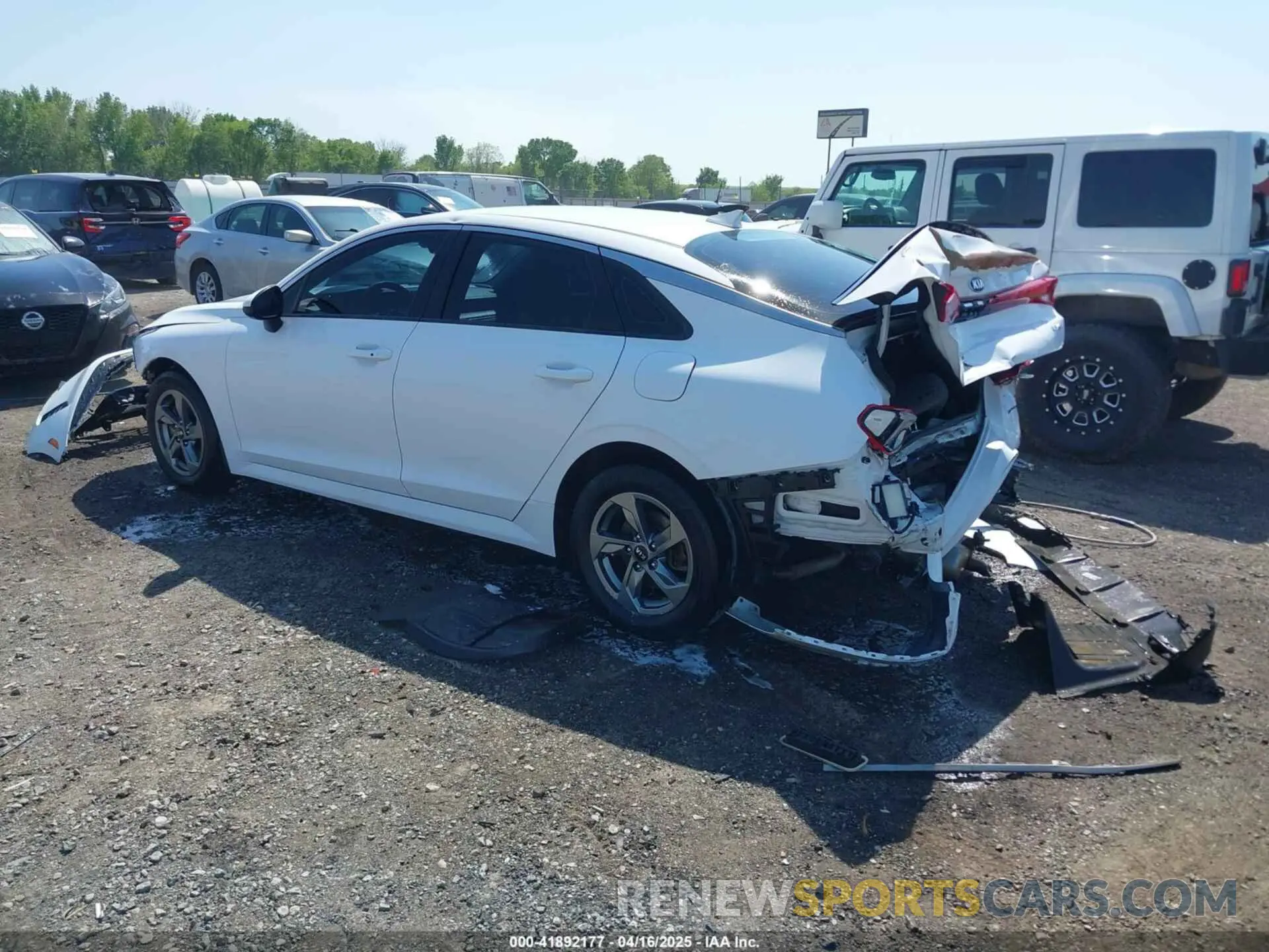 3 fotografías del automóvil dañado 5XXG14J28MG017779 KIA K5 2021