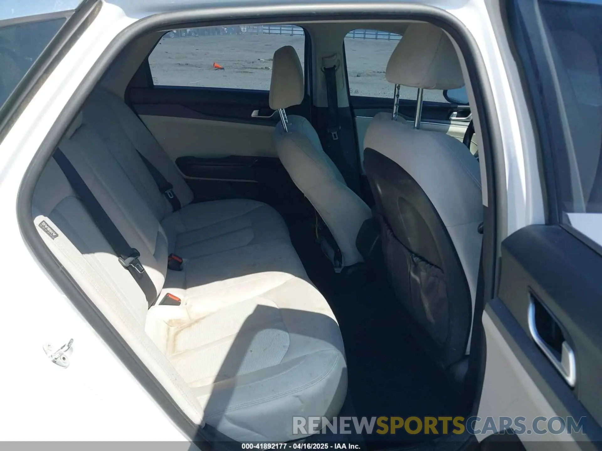 8 fotografías del automóvil dañado 5XXG14J28MG017779 KIA K5 2021