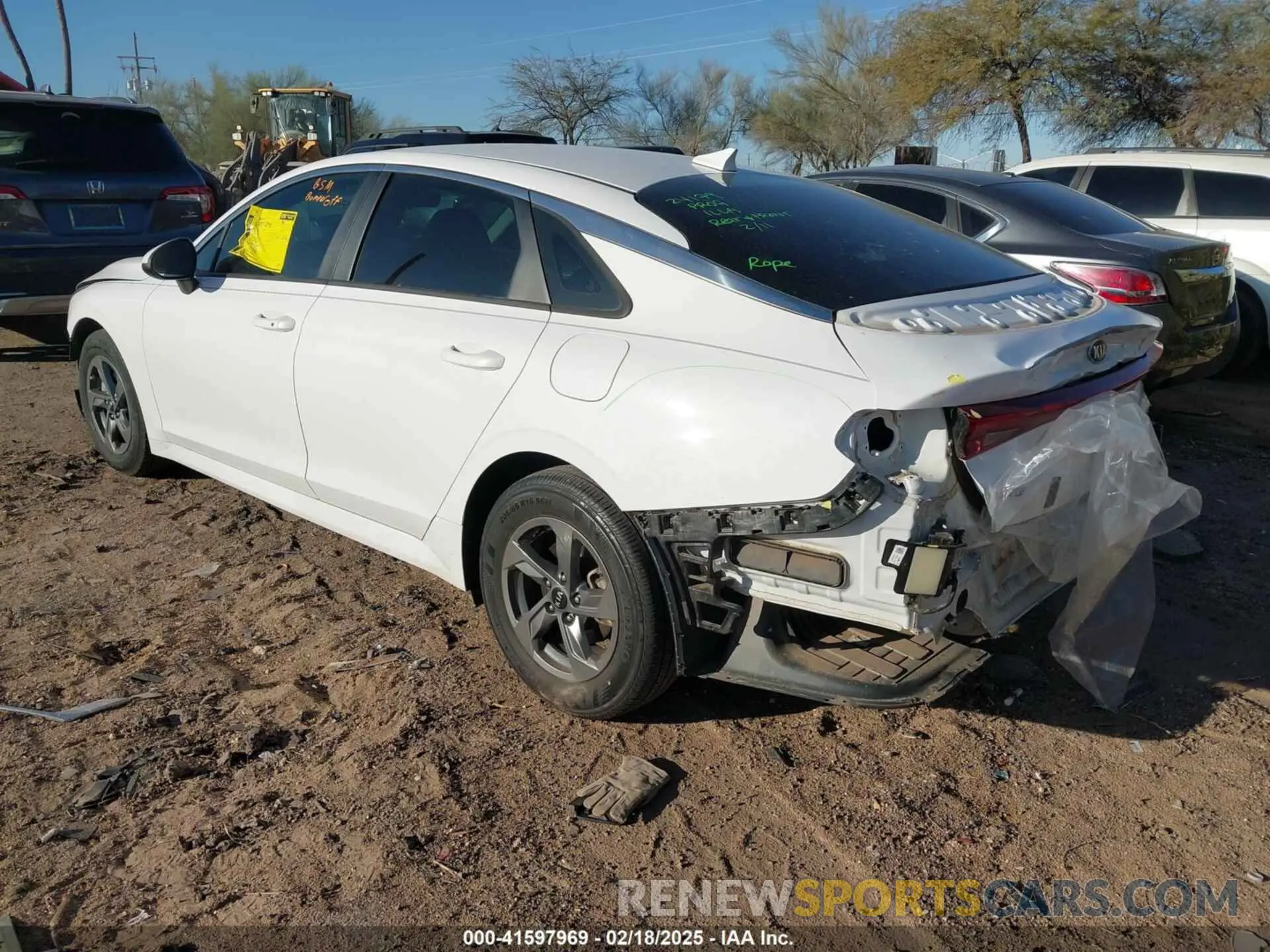 3 fotografías del automóvil dañado 5XXG14J28MG024425 KIA K5 2021