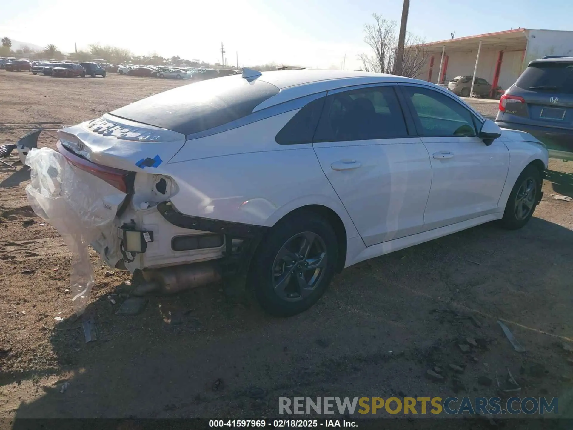 4 fotografías del automóvil dañado 5XXG14J28MG024425 KIA K5 2021