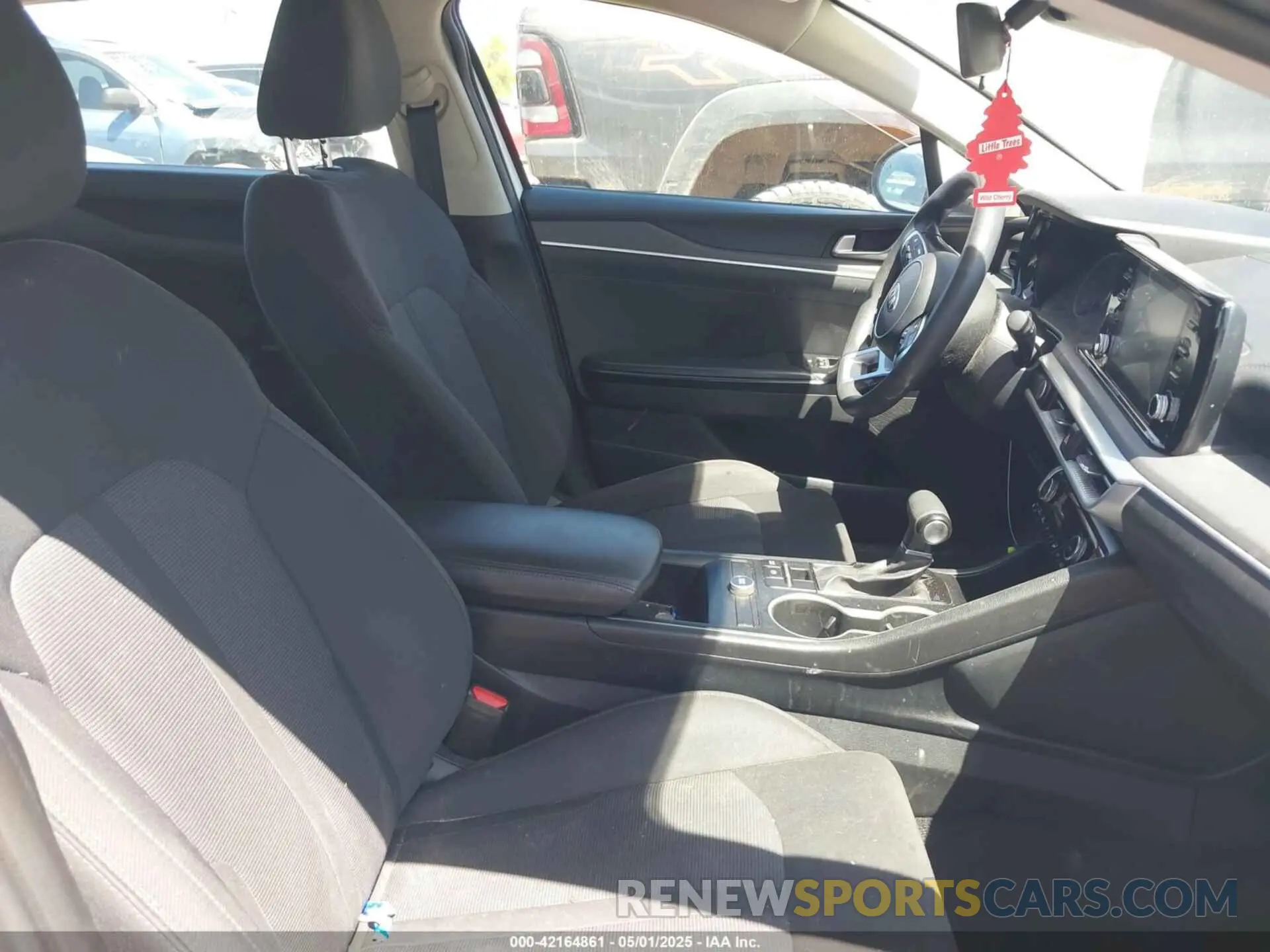 5 fotografías del automóvil dañado 5XXG14J28MG046070 KIA K5 2021