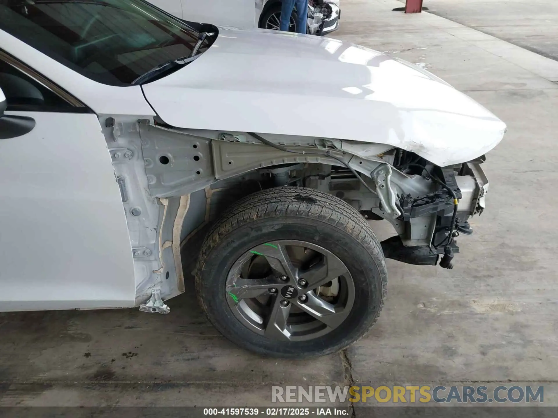 18 fotografías del automóvil dañado 5XXG14J28MG046392 KIA K5 2021