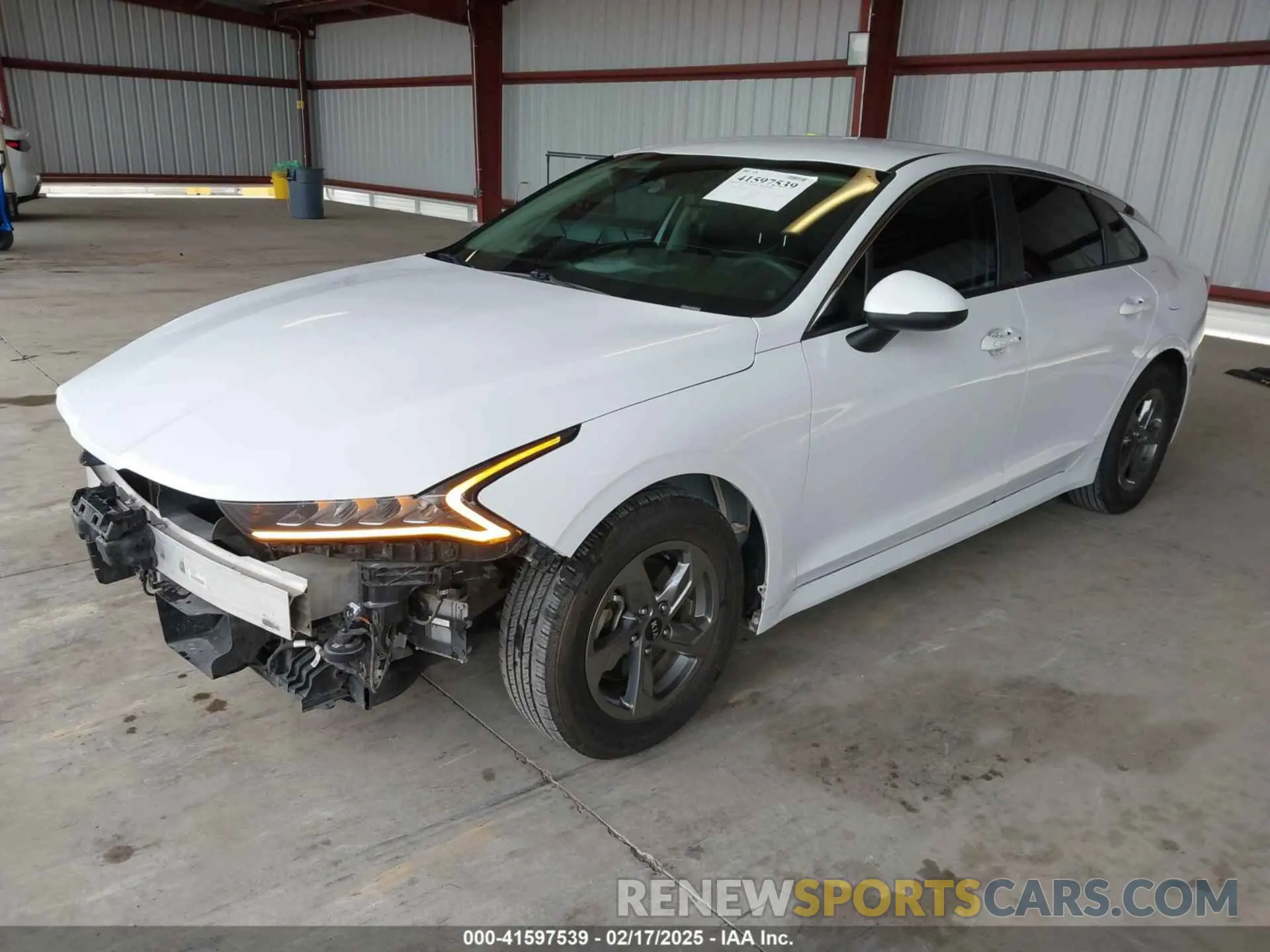 2 fotografías del automóvil dañado 5XXG14J28MG046392 KIA K5 2021