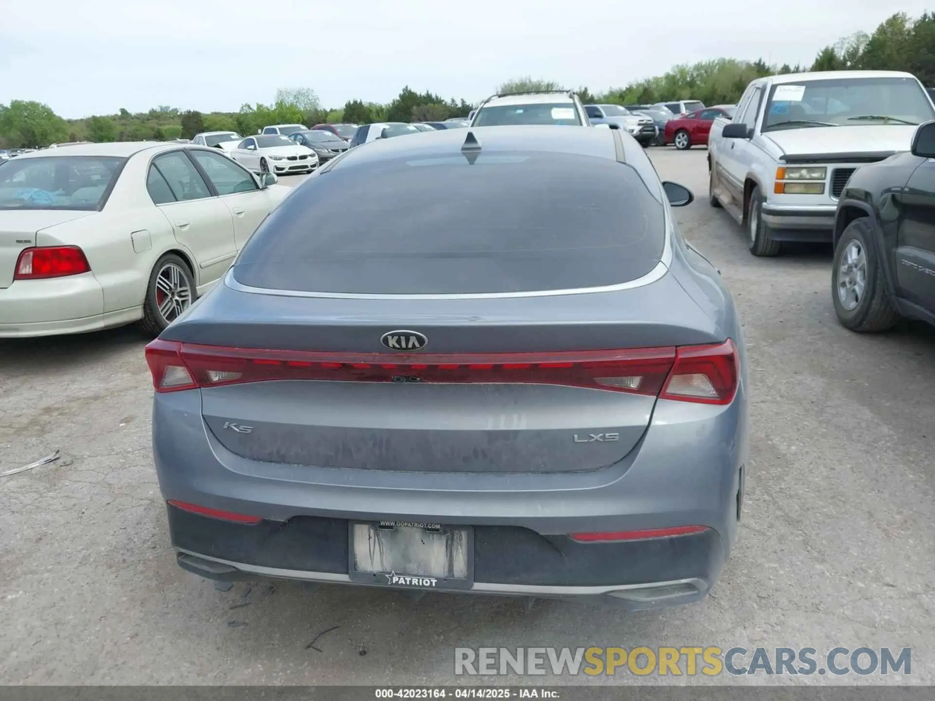 16 fotografías del automóvil dañado 5XXG14J28MG060020 KIA K5 2021