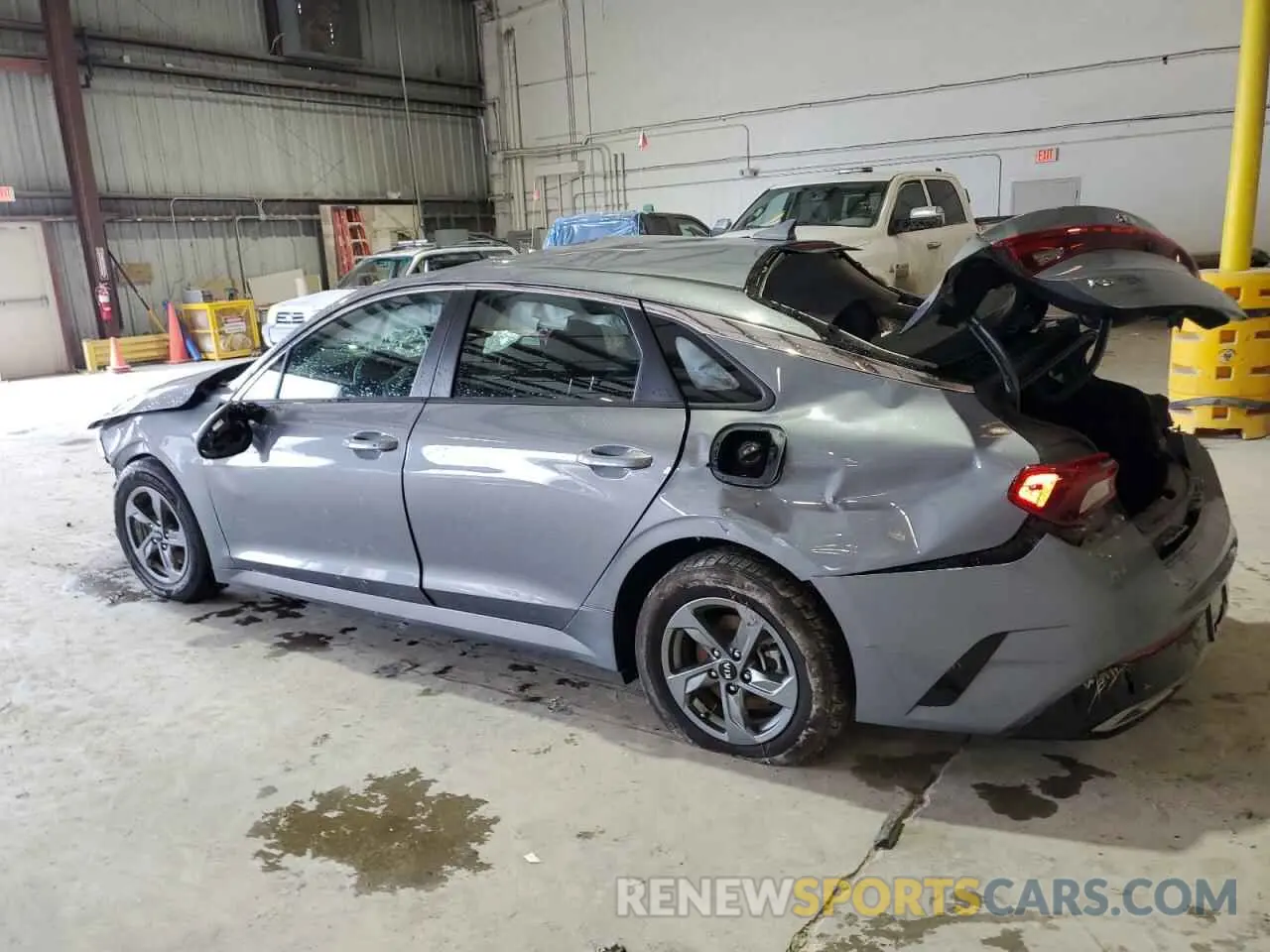 2 fotografías del automóvil dañado 5XXG14J28MG071728 KIA K5 2021