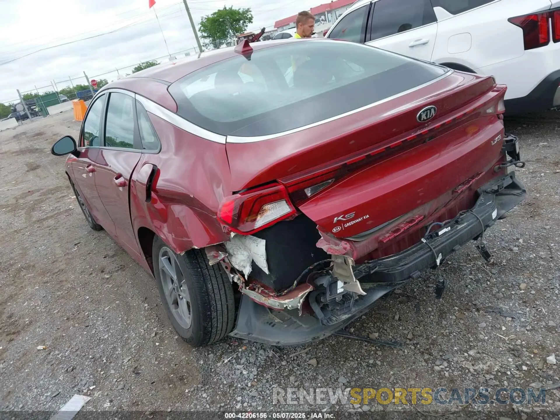 3 fotografías del automóvil dañado 5XXG14J28MG076346 KIA K5 2021