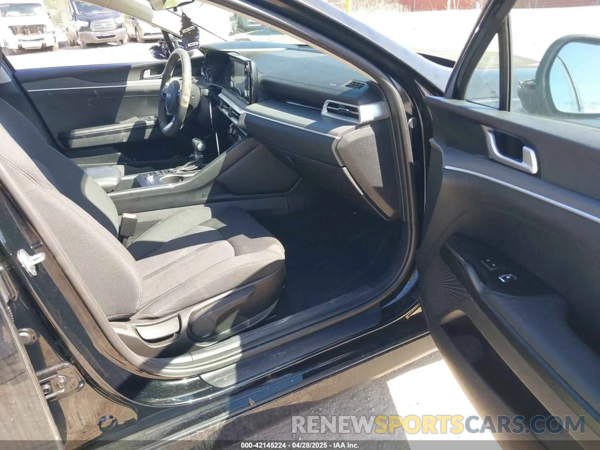 5 fotografías del automóvil dañado 5XXG14J29MG002062 KIA K5 2021