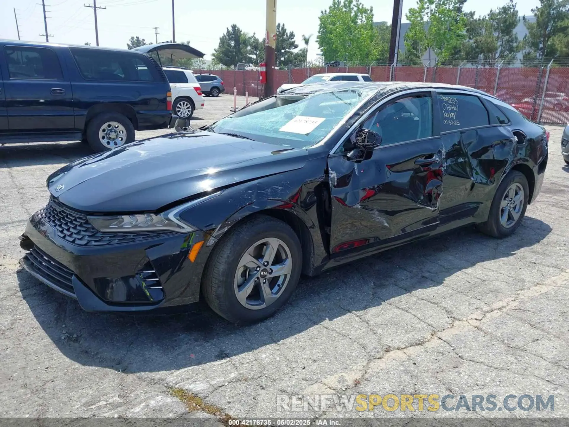 2 fotografías del automóvil dañado 5XXG14J2XMG072542 KIA K5 2021