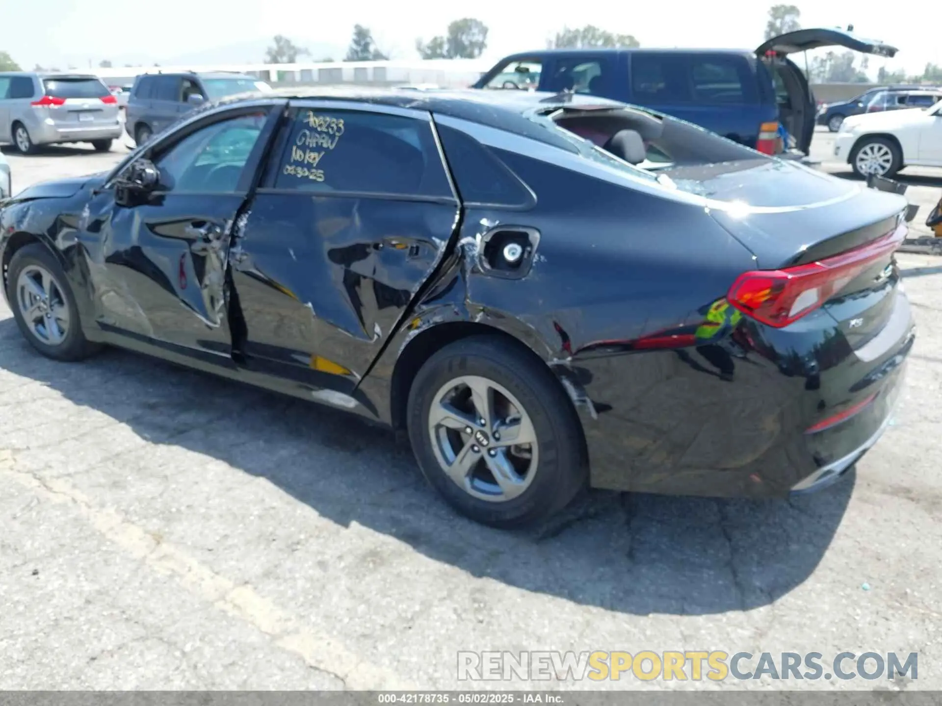 3 fotografías del automóvil dañado 5XXG14J2XMG072542 KIA K5 2021