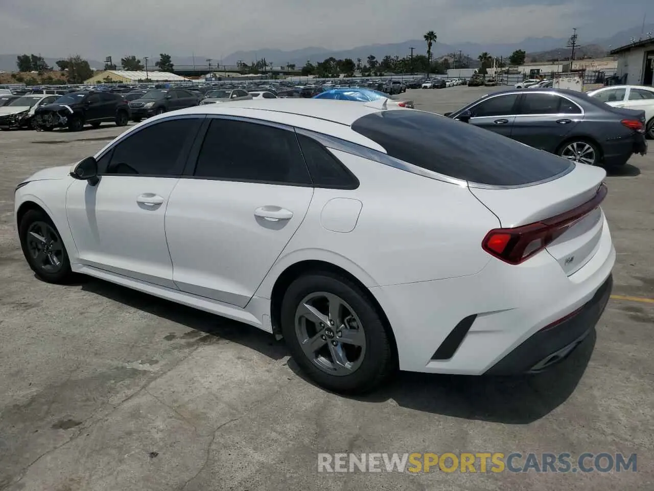 2 fotografías del automóvil dañado 5XXG24J24MG031658 KIA K5 2021