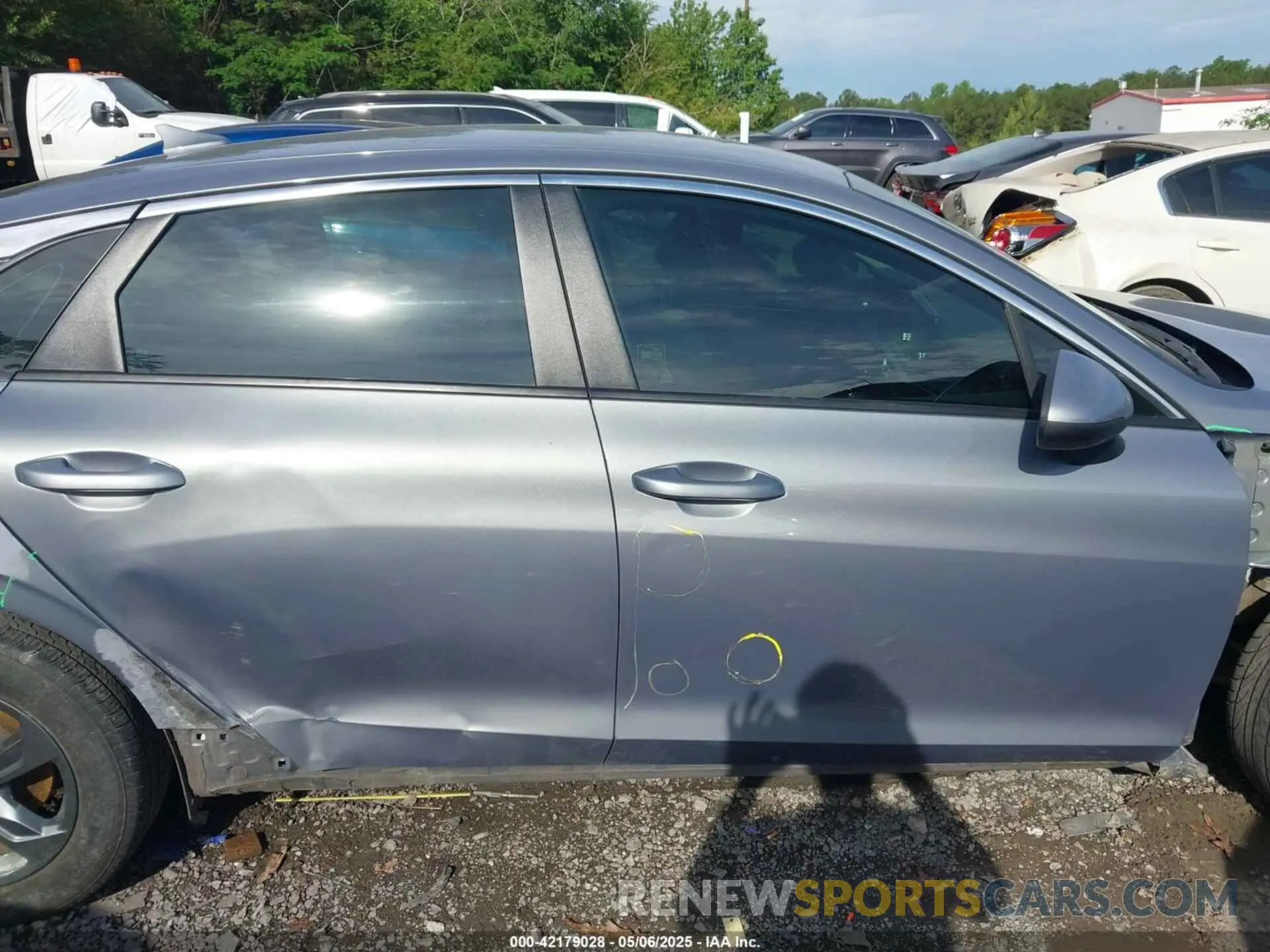 14 fotografías del automóvil dañado 5XXG24J27MG017012 KIA K5 2021