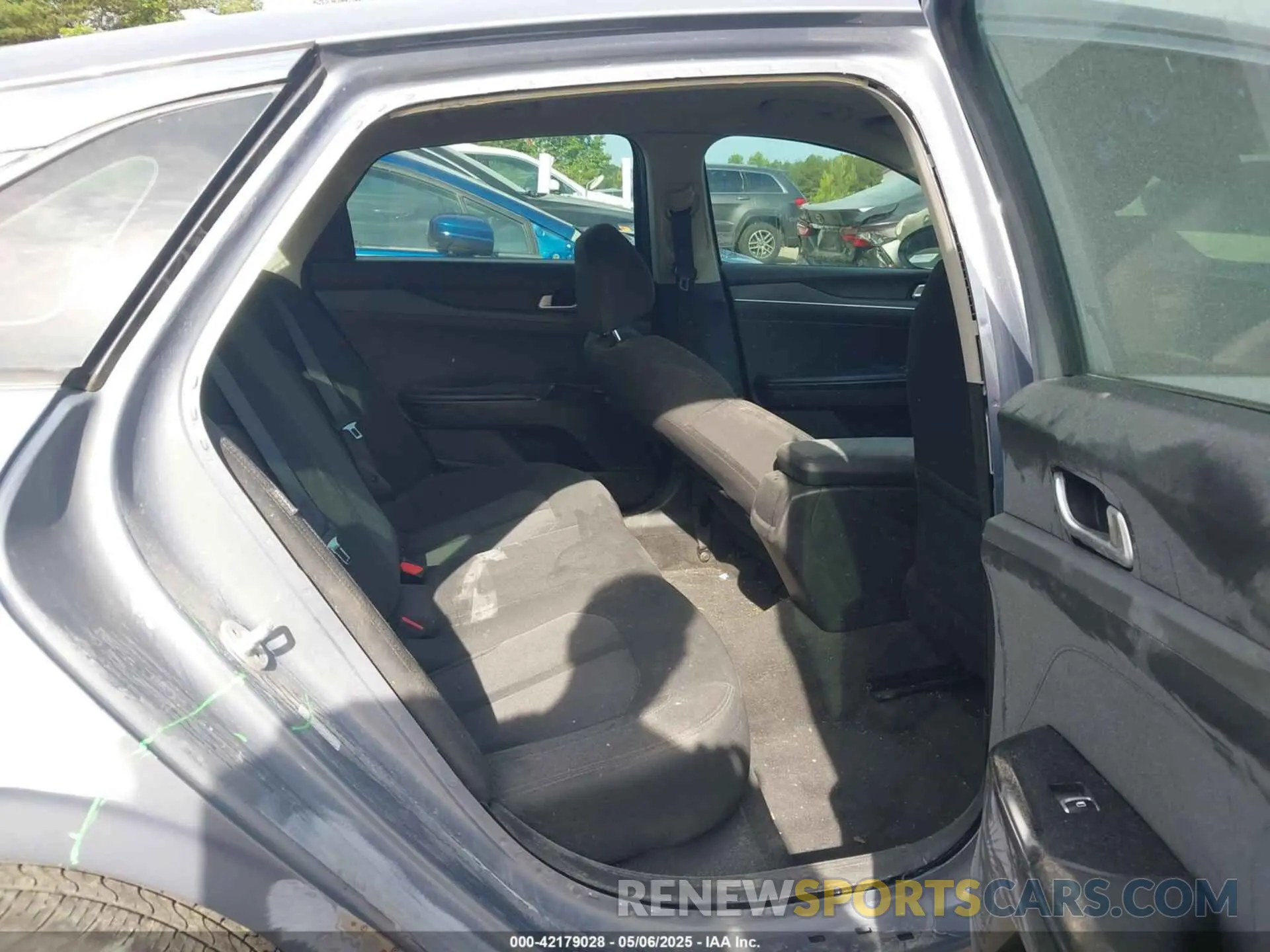 8 fotografías del automóvil dañado 5XXG24J27MG017012 KIA K5 2021