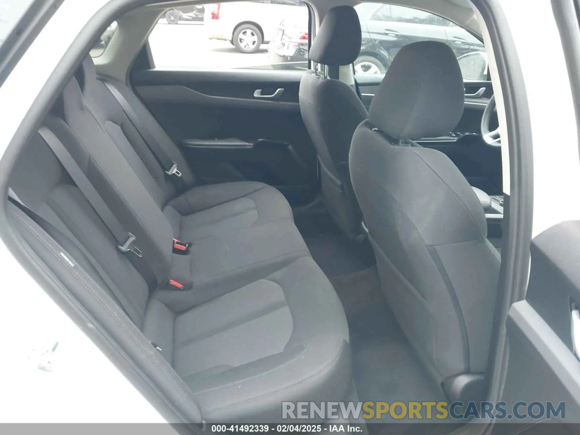 8 fotografías del automóvil dañado 5XXG24J27MG031928 KIA K5 2021