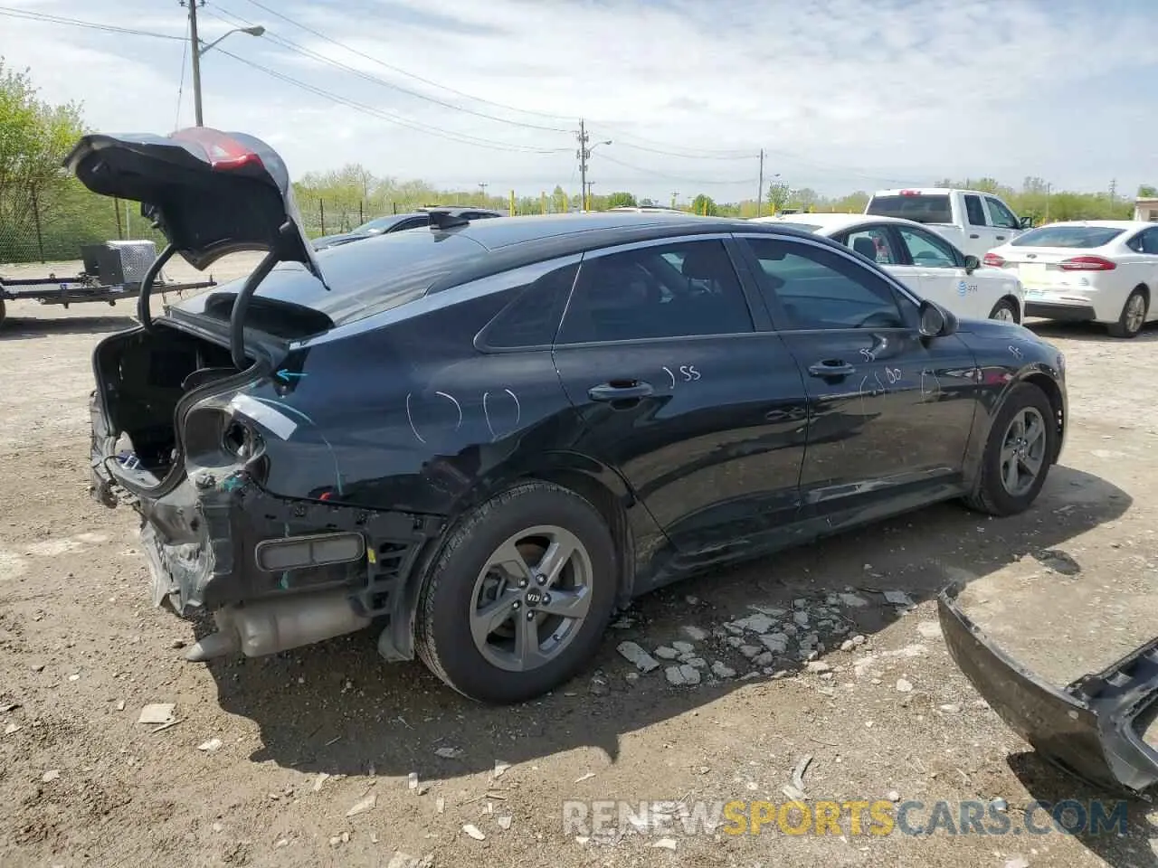3 fotografías del automóvil dañado 5XXG24J27MG032240 KIA K5 2021