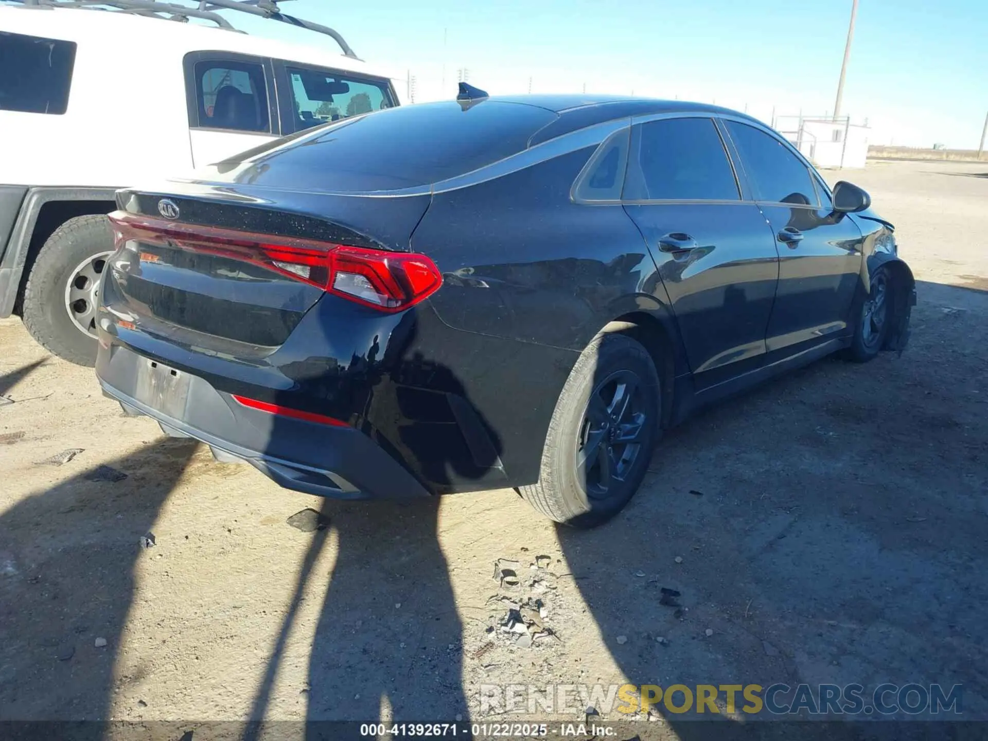 4 fotografías del automóvil dañado 5XXG24J28MG043991 KIA K5 2021