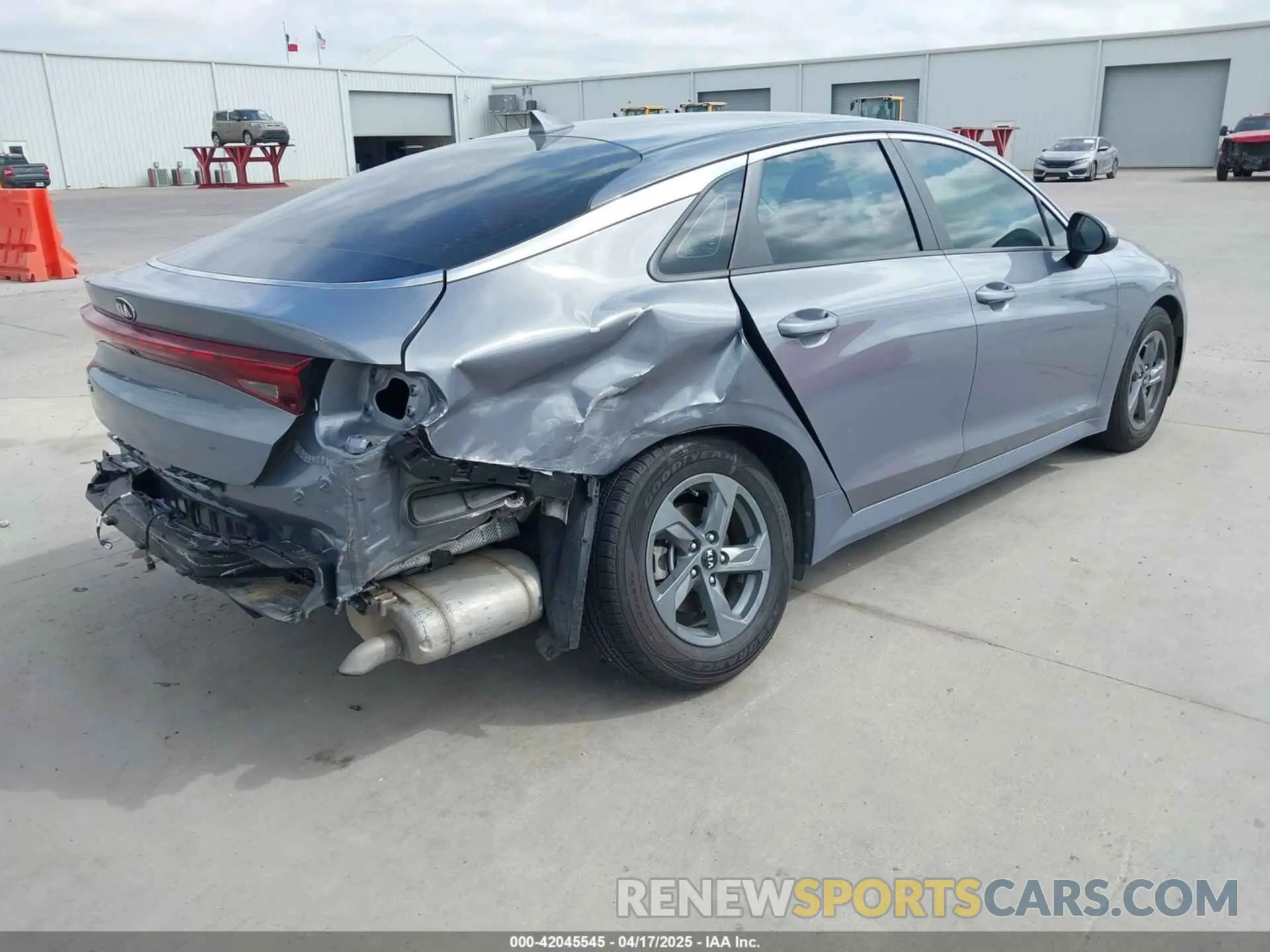 4 fotografías del automóvil dañado 5XXG24J29MG027170 KIA K5 2021