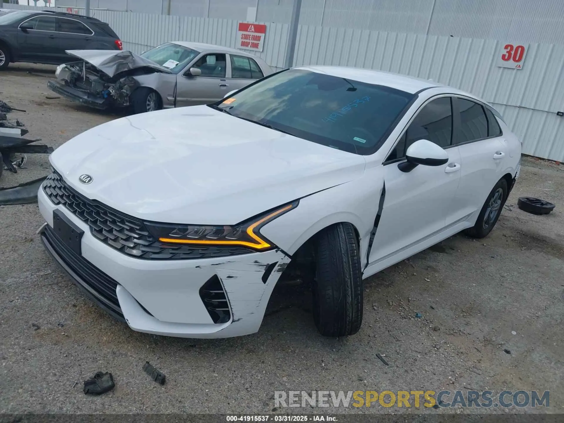 2 fotografías del automóvil dañado 5XXG24J2XMG022432 KIA K5 2021