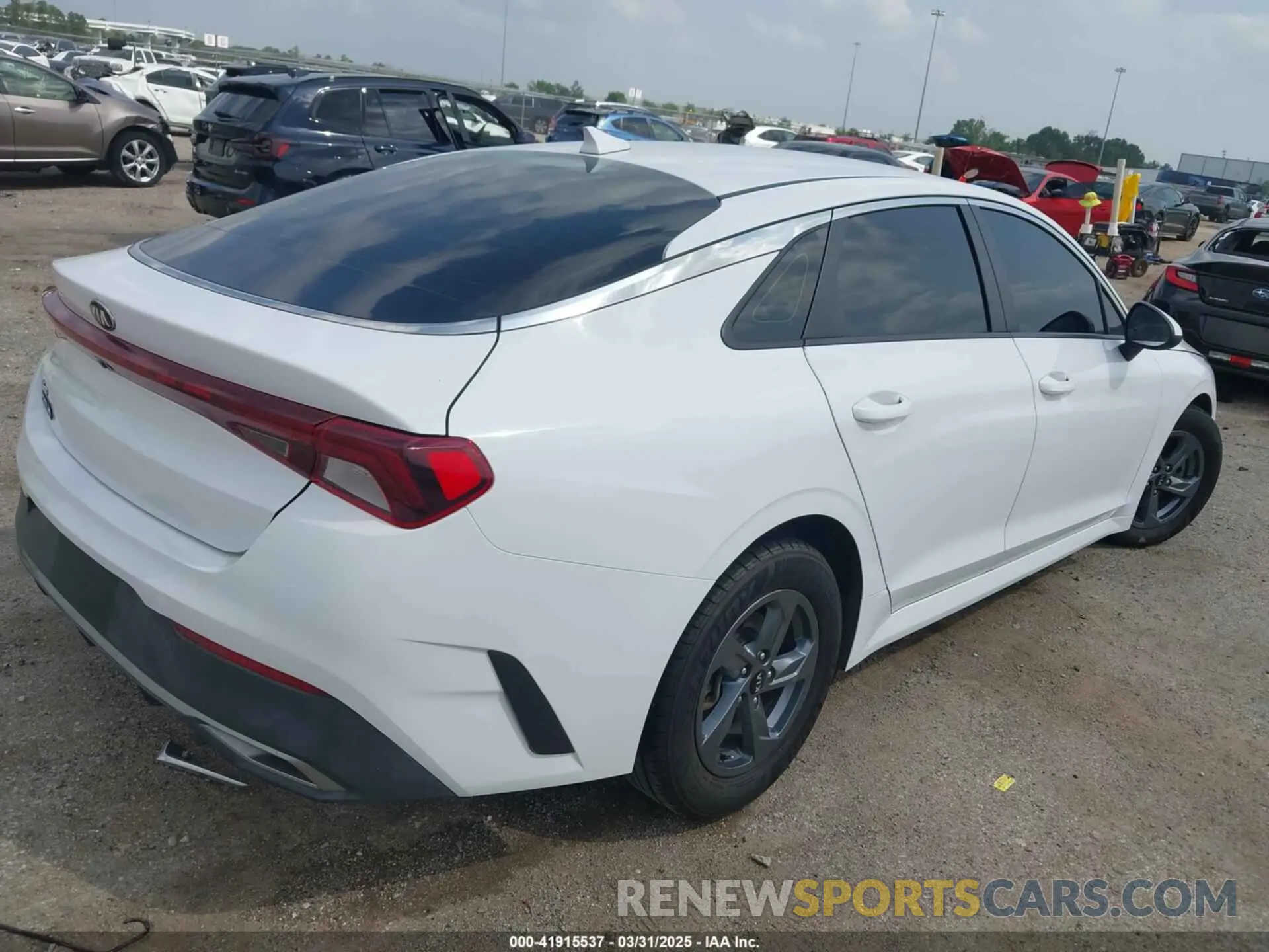 4 fotografías del automóvil dañado 5XXG24J2XMG022432 KIA K5 2021