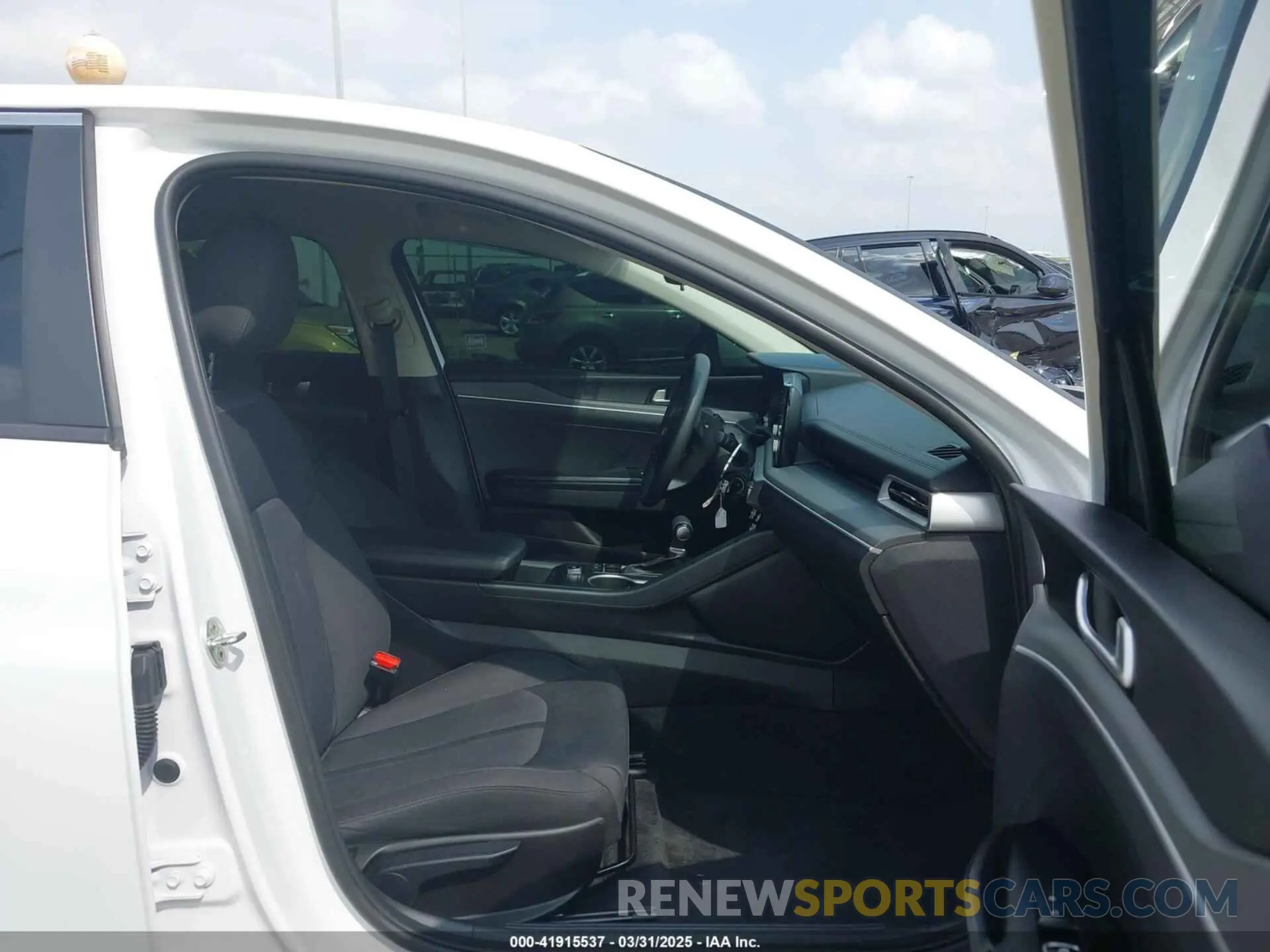 5 fotografías del automóvil dañado 5XXG24J2XMG022432 KIA K5 2021