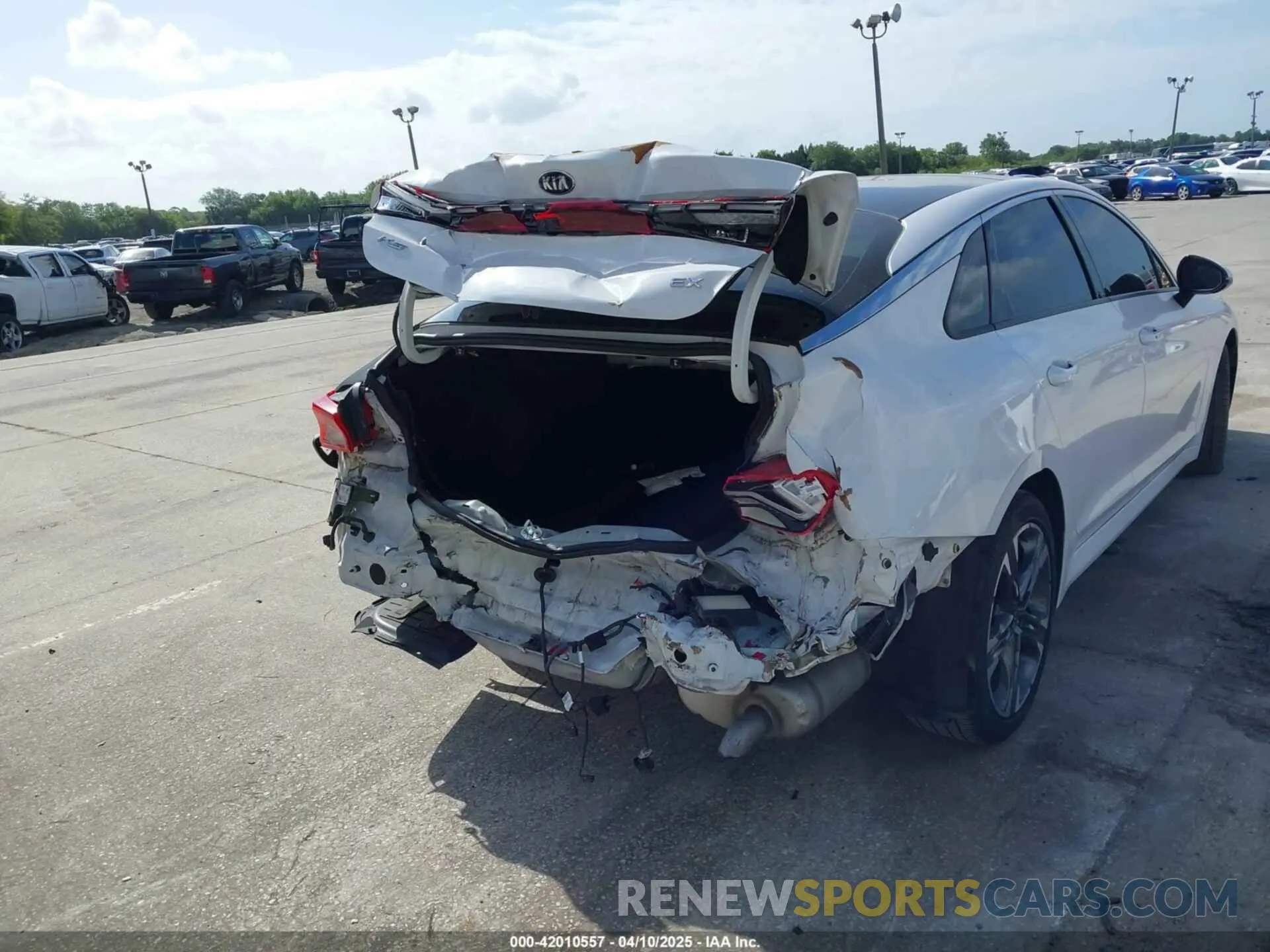 17 fotografías del automóvil dañado 5XXG34J21MG031842 KIA K5 2021