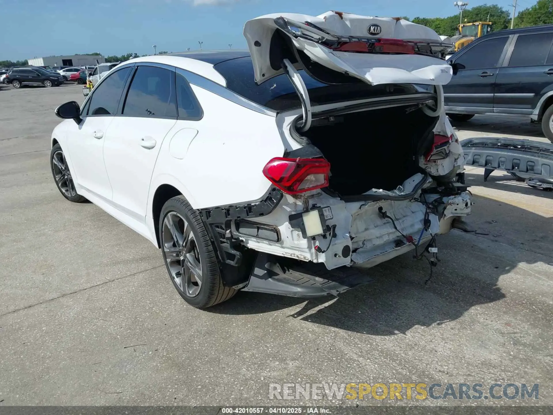 3 fotografías del automóvil dañado 5XXG34J21MG031842 KIA K5 2021