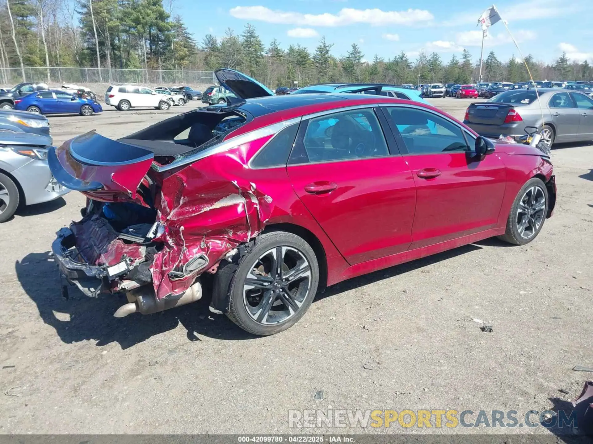 4 fotografías del automóvil dañado 5XXG64J21MG077890 KIA K5 2021