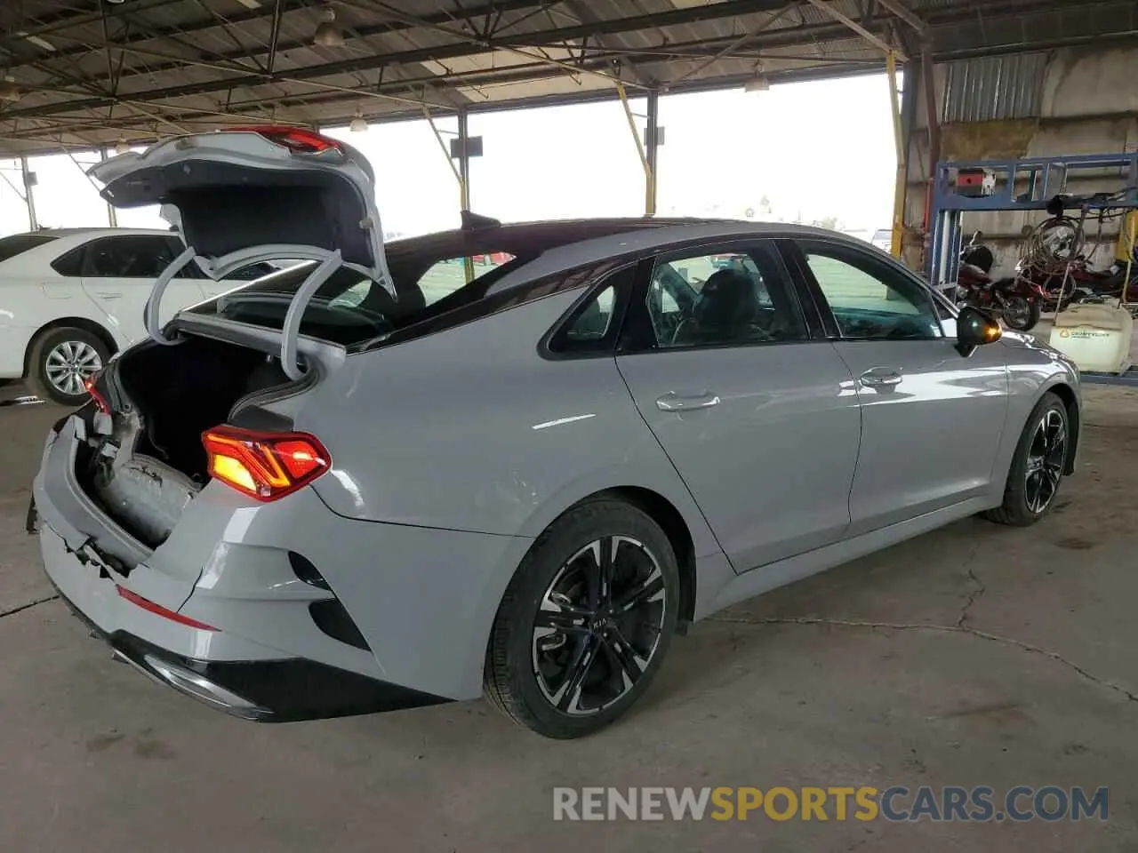 3 fotografías del automóvil dañado 5XXG64J23MG062596 KIA K5 2021