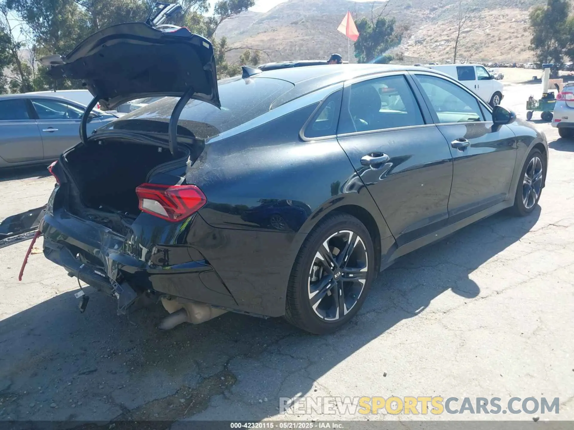 4 fotografías del automóvil dañado 5XXG64J23MG069936 KIA K5 2021