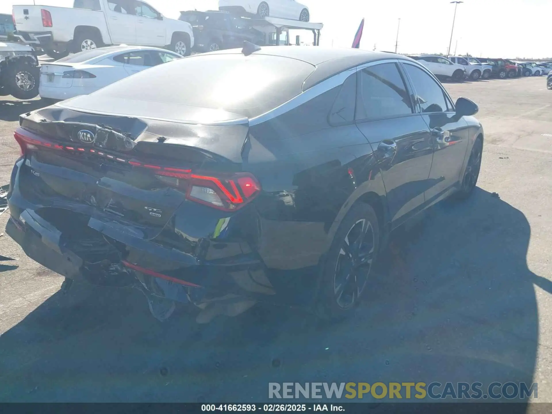 4 fotografías del automóvil dañado 5XXG64J24MG065670 KIA K5 2021