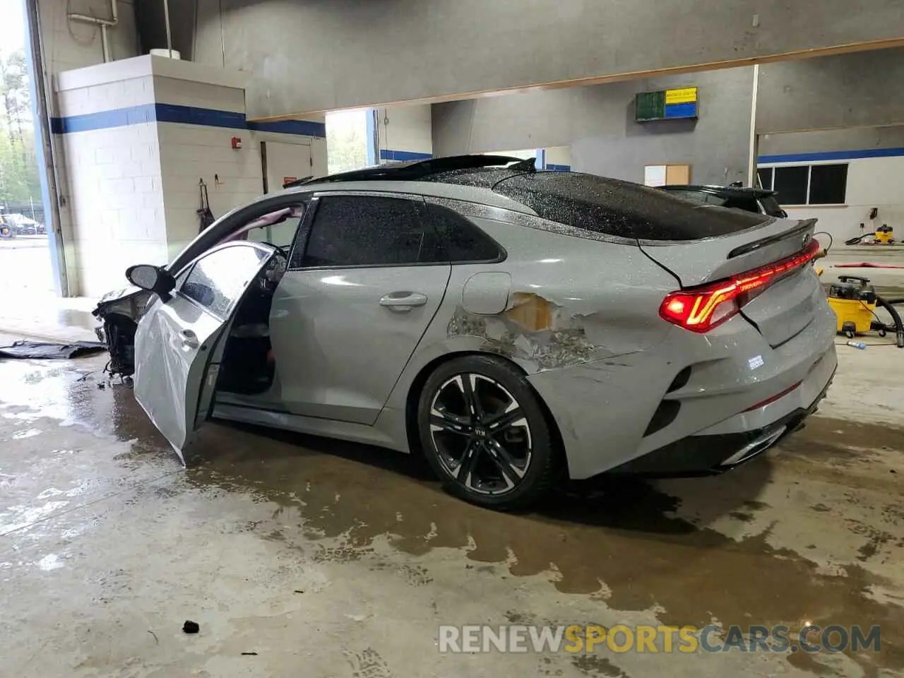 2 fotografías del automóvil dañado 5XXG64J25MG032175 KIA K5 2021