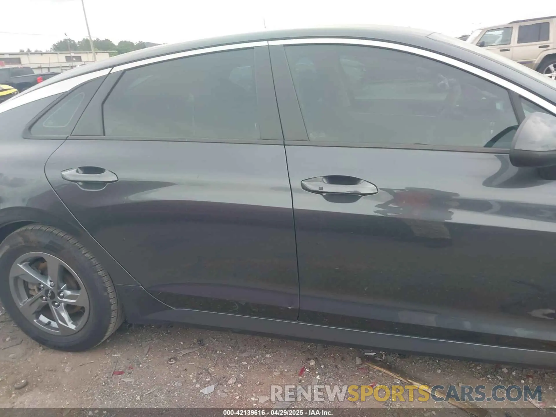 14 fotografías del automóvil dañado 5XXG14J21NG131169 KIA K5 2022