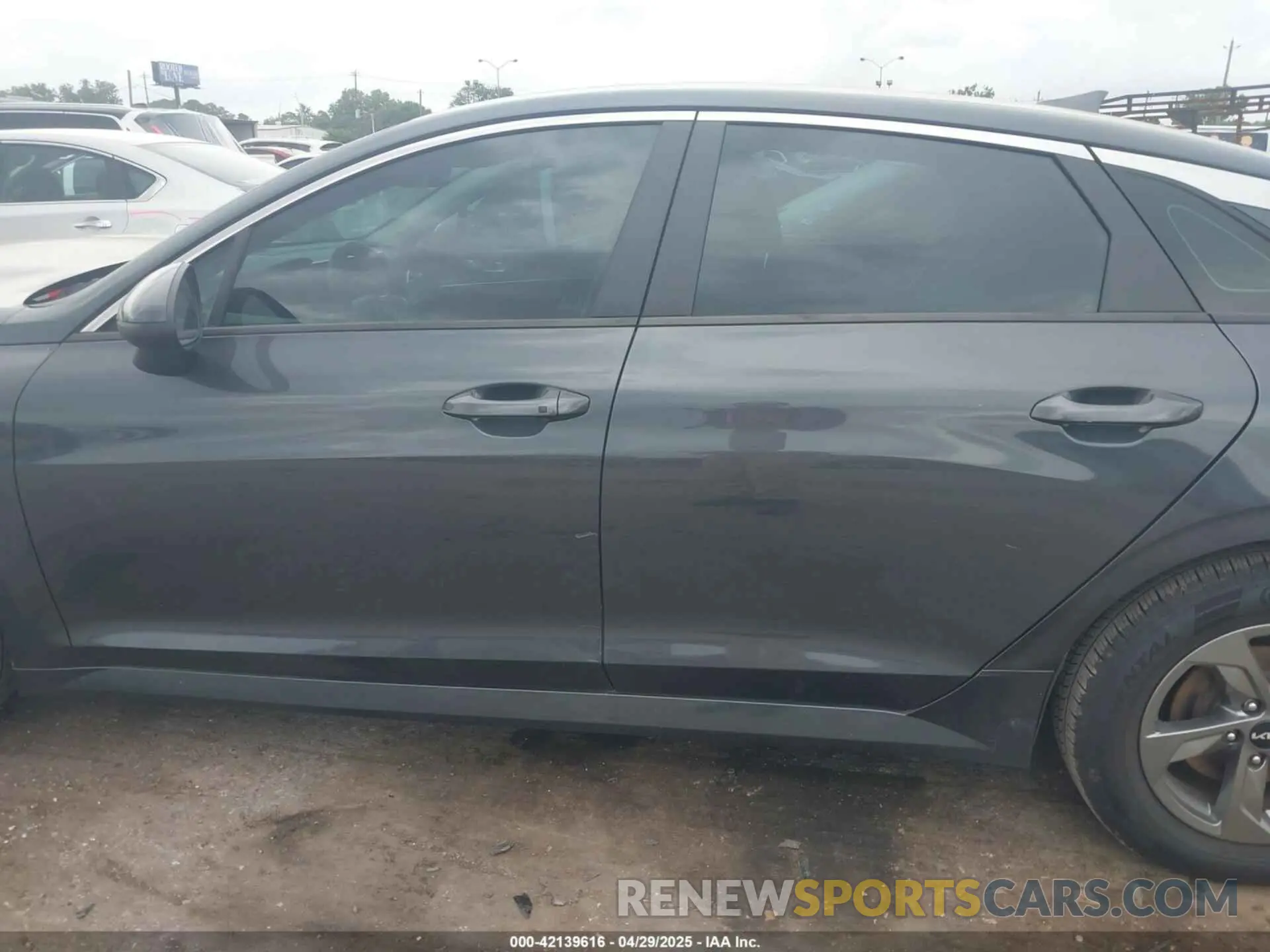 15 fotografías del automóvil dañado 5XXG14J21NG131169 KIA K5 2022