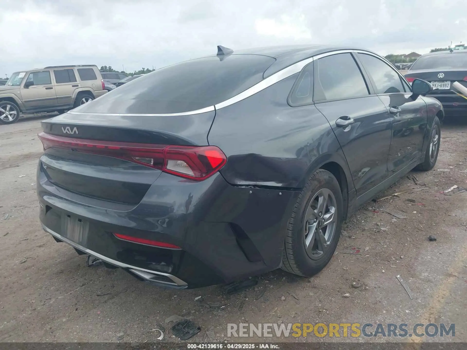 4 fotografías del automóvil dañado 5XXG14J21NG131169 KIA K5 2022
