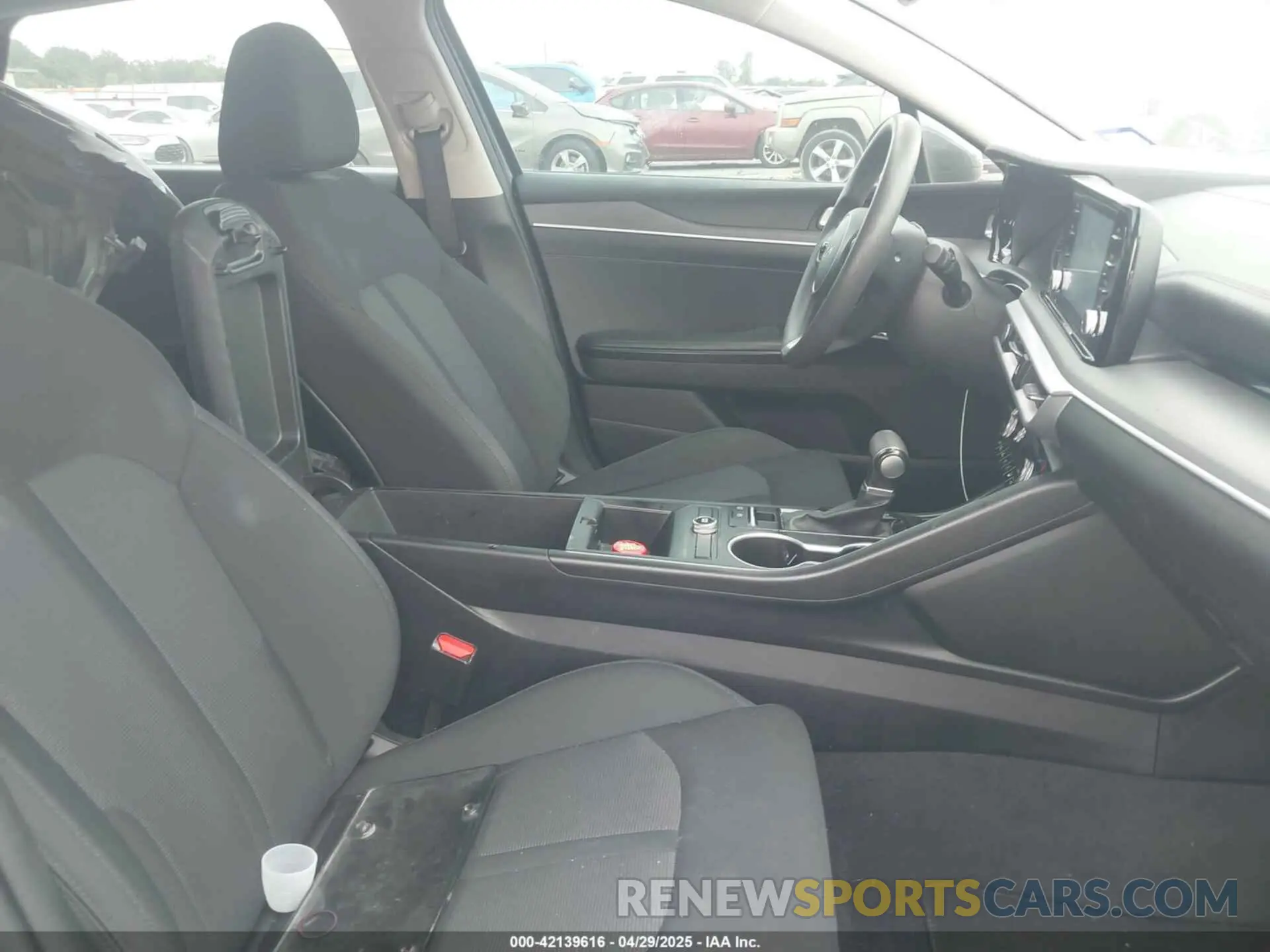 5 fotografías del automóvil dañado 5XXG14J21NG131169 KIA K5 2022