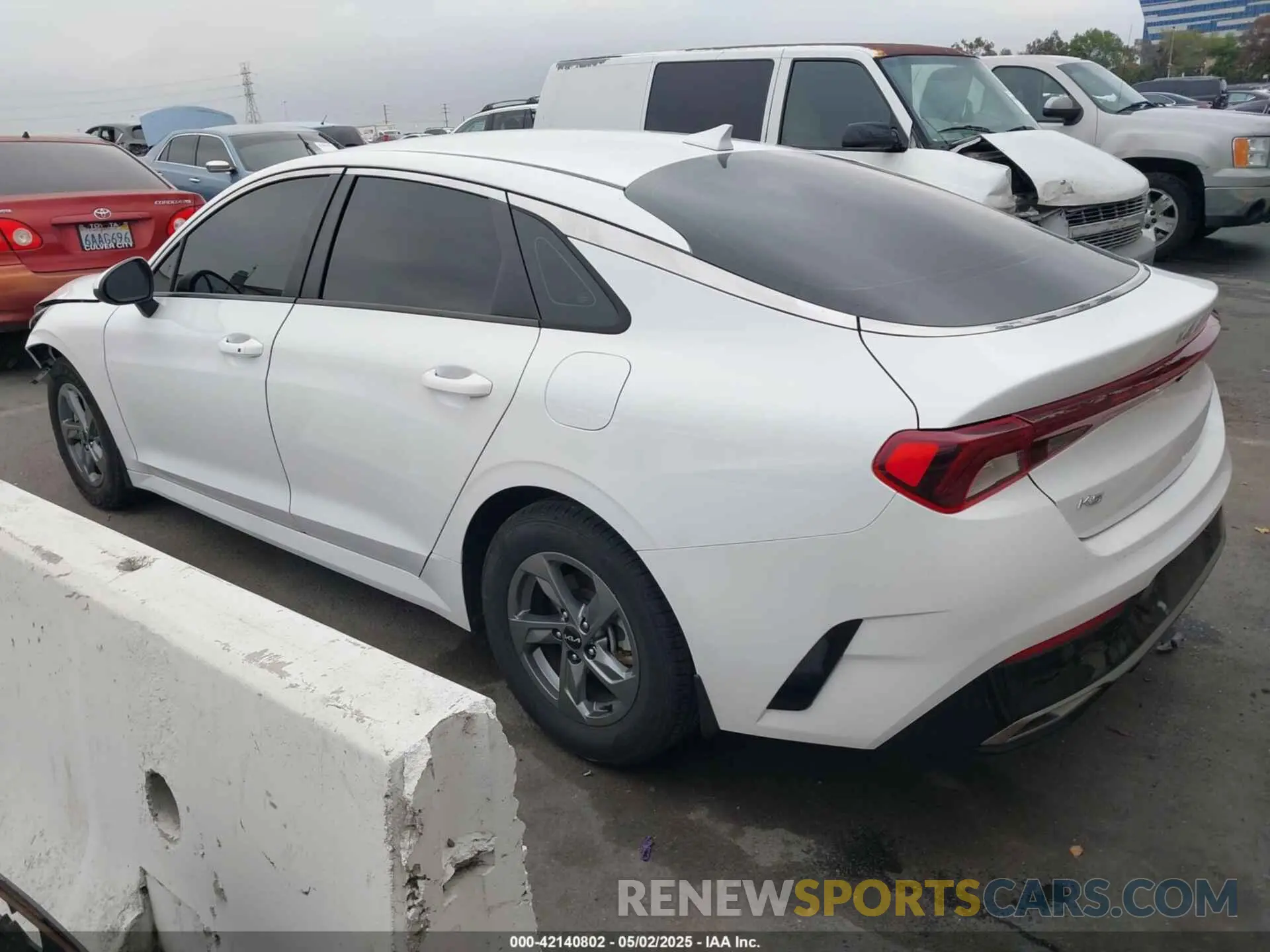 3 fotografías del automóvil dañado 5XXG14J21NG132855 KIA K5 2022