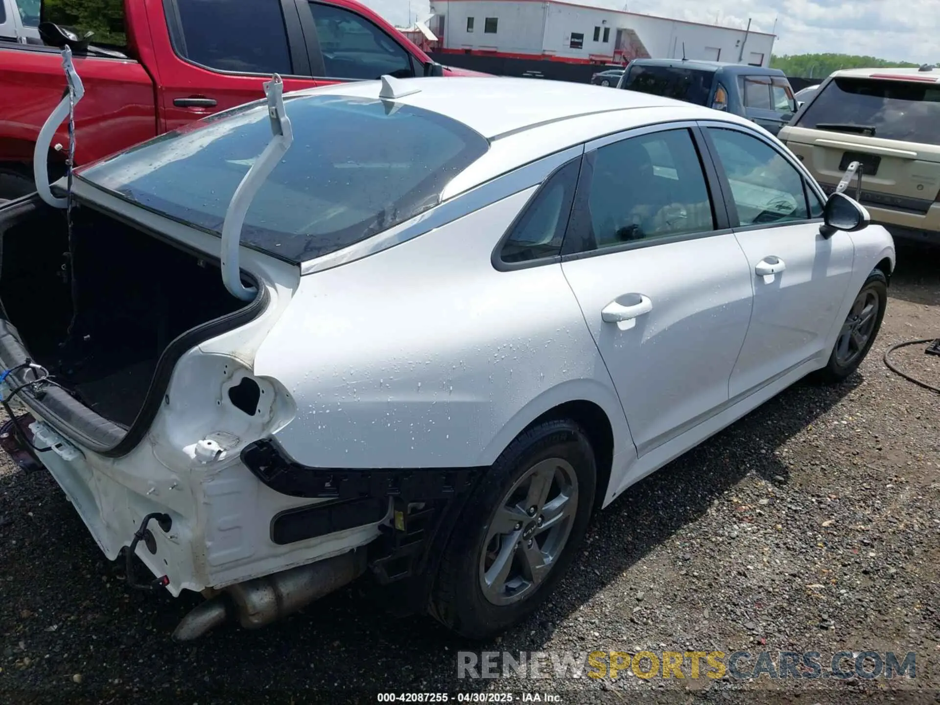 4 fotografías del automóvil dañado 5XXG14J21NG135013 KIA K5 2022
