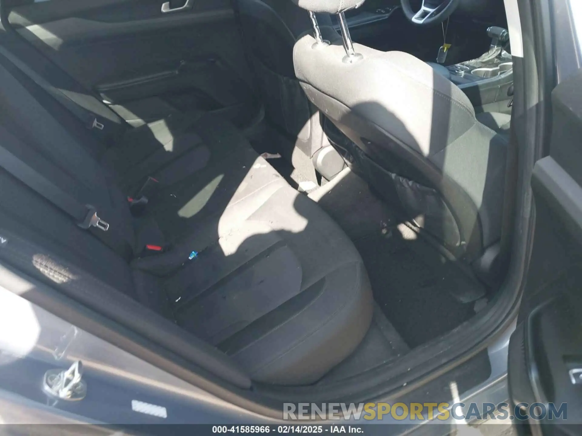 8 fotografías del automóvil dañado 5XXG14J22NG089675 KIA K5 2022