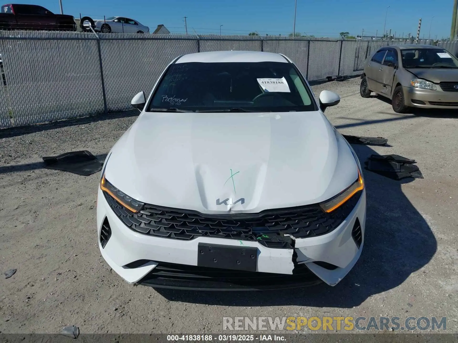 12 fotografías del automóvil dañado 5XXG14J23NG158485 KIA K5 2022