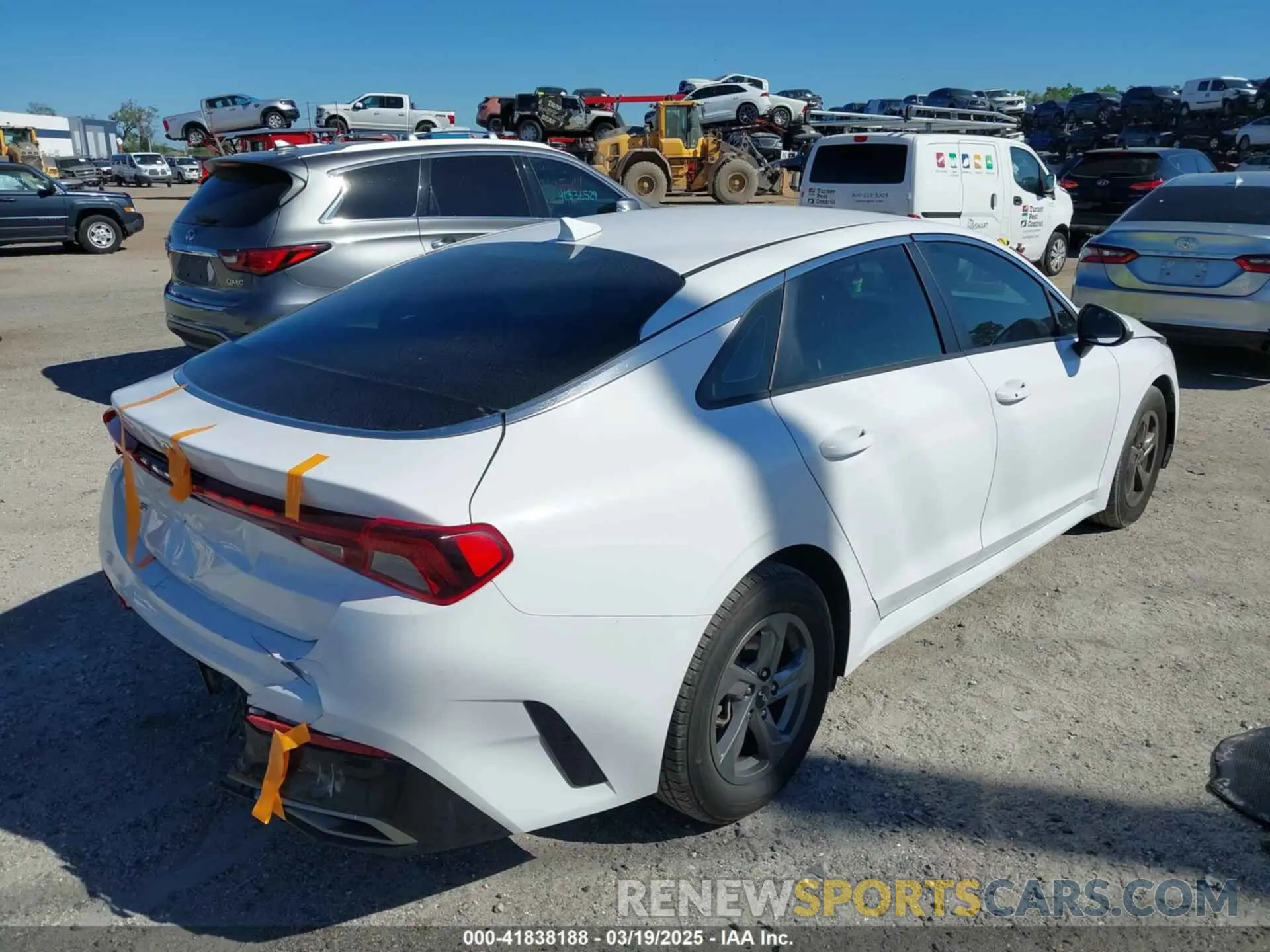 4 fotografías del automóvil dañado 5XXG14J23NG158485 KIA K5 2022